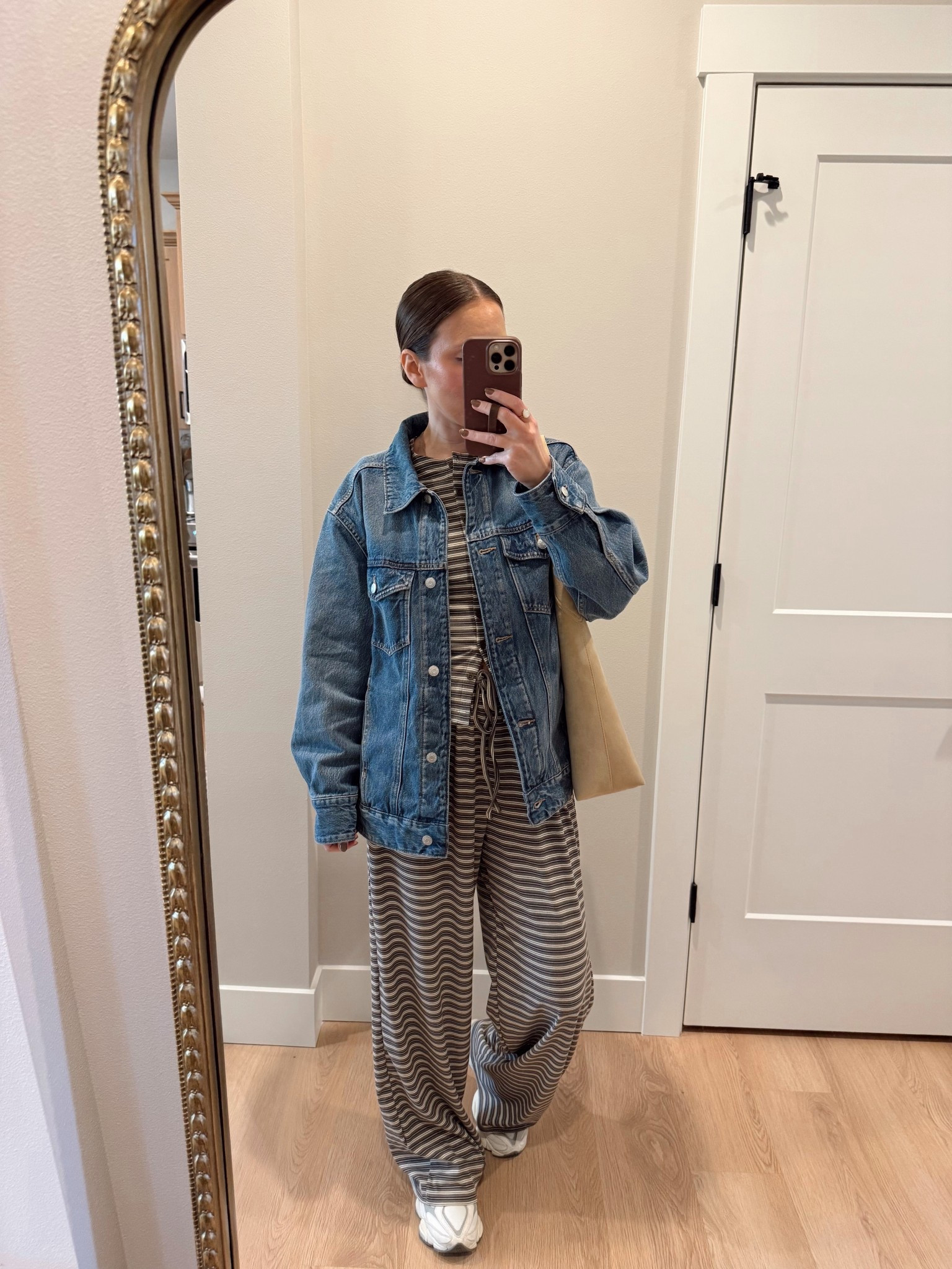 The best mom on the go outfit! Cute and comfy with just the right amount of stretch. Pull on pants with an elastic waist and a button front long sleeve top. Wearing size small

Amazon outfit, outfit inspo, Amazon fashion, ootd , mom outfit 