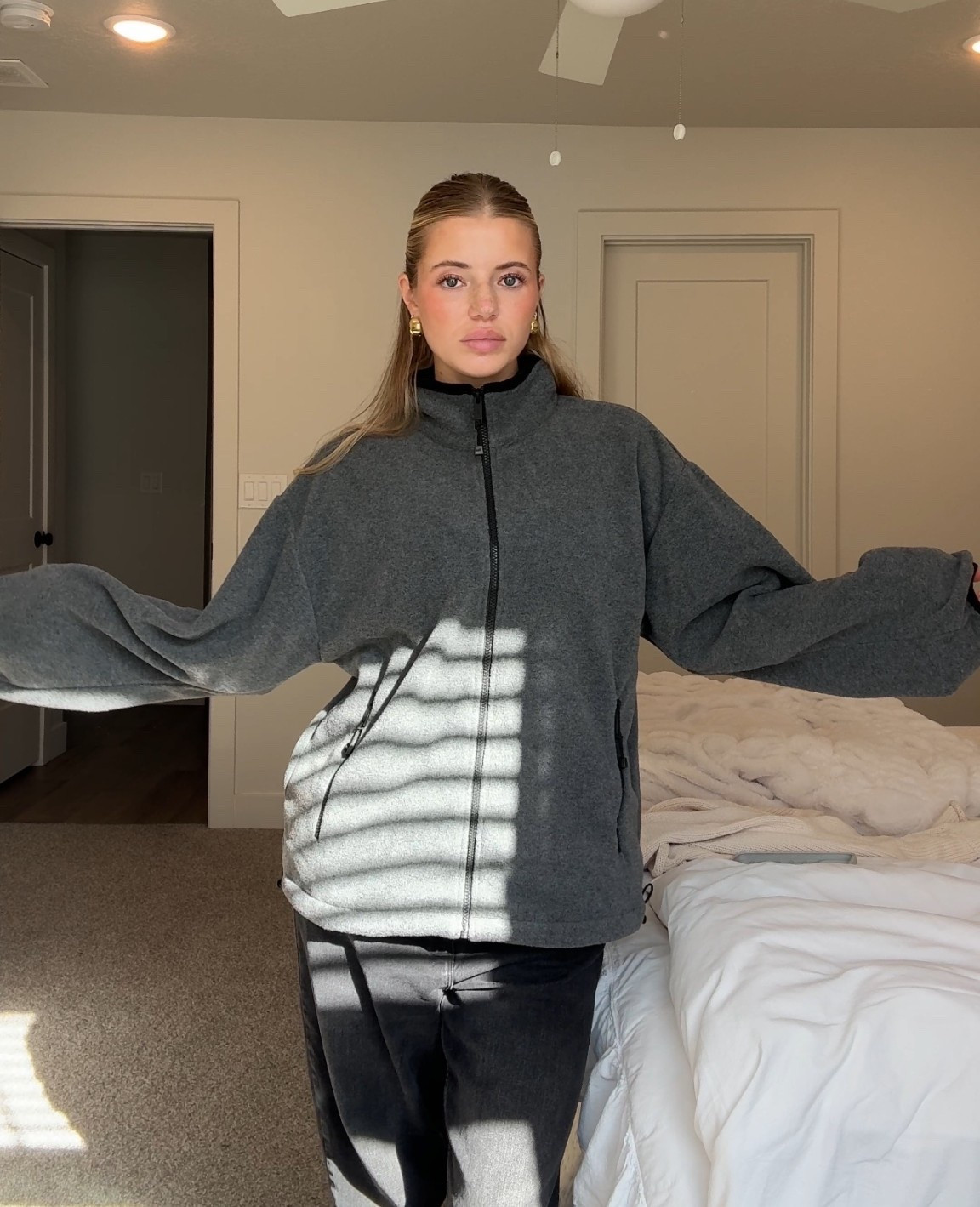 Miumiu DUPPPEEE*
Wearing size small 
5’4”
