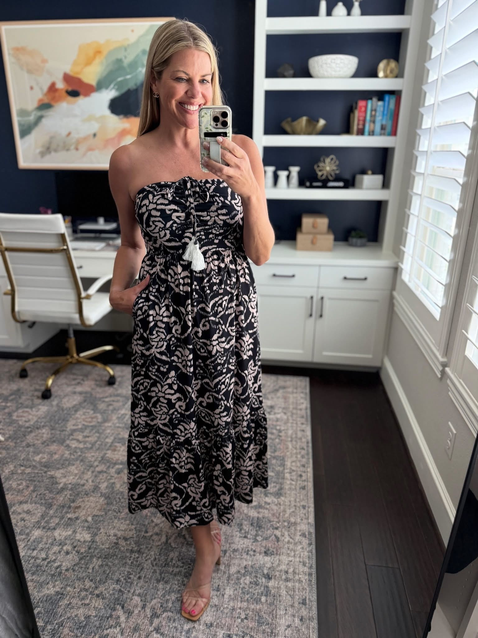 Such a pretty dress for summer vacay! 🖤 

 