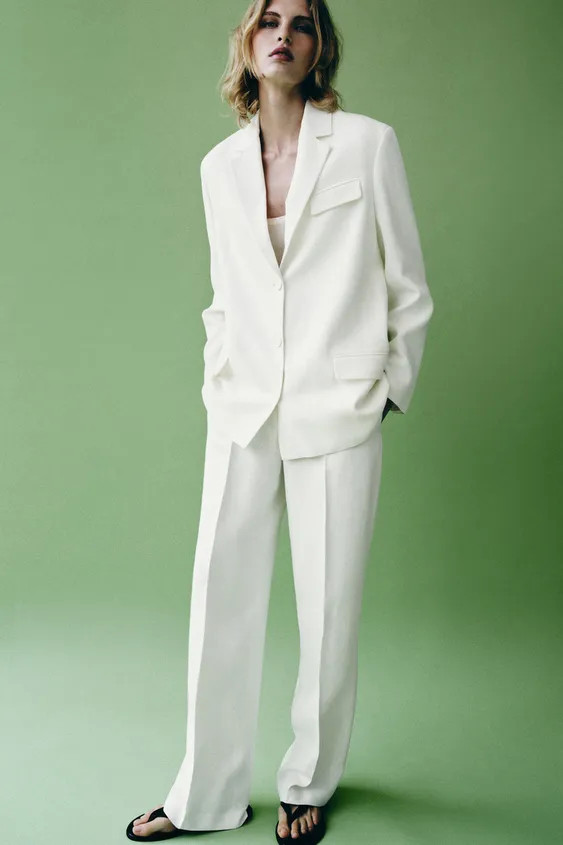 Model height: 179 cmZARA WOMAN COLLECTIONBlazer made from a 21% linen blend. Featuring a regular ... | Zara UK