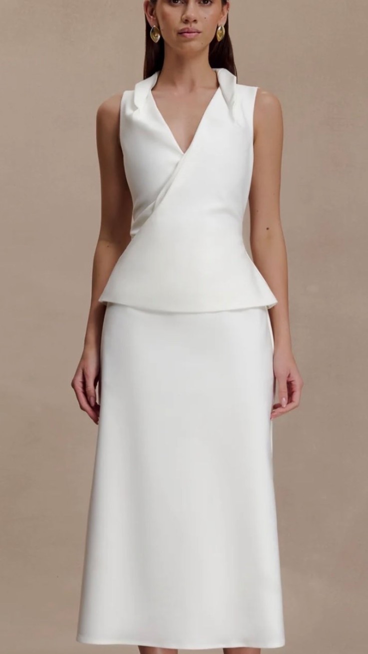 Yanina
Cotton Halter Midi Dress -Meshki

#LTKootd #LTKSeasonal #LTKSaleAlert