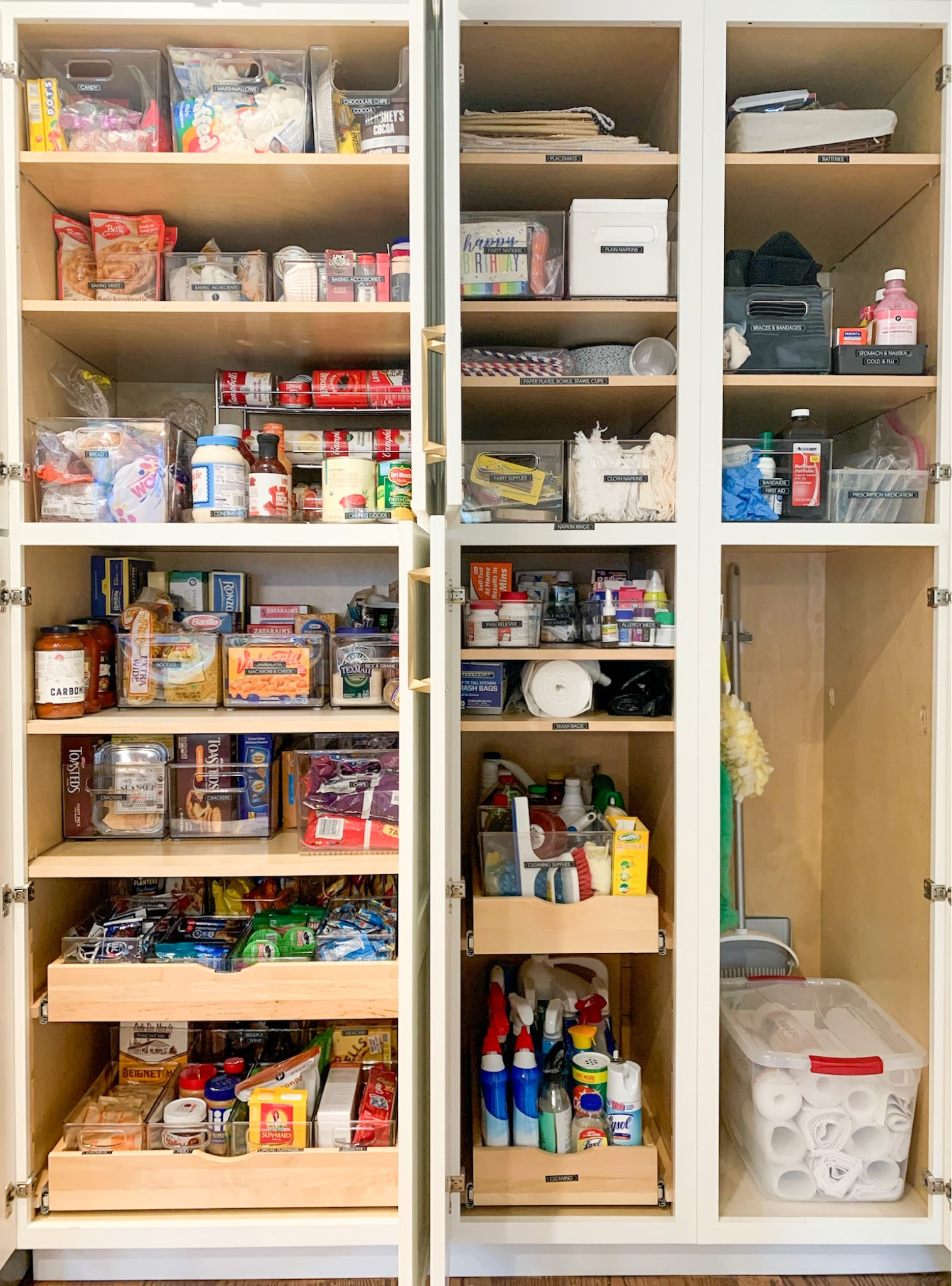 While we're organizing, clients will sometimes ask us, "doesn't this stress you out?" 

Our honest answer is, "Not at all. It makes us come alive." 

That feeling of turning something chaotic into something beautiful and functional never gets old. And no matter how hard the organizing process gets, seeing the look of relief and joy on our clients' faces at the end of the day is always worth it. 

Swipe for the before and after on this recent pantry project!