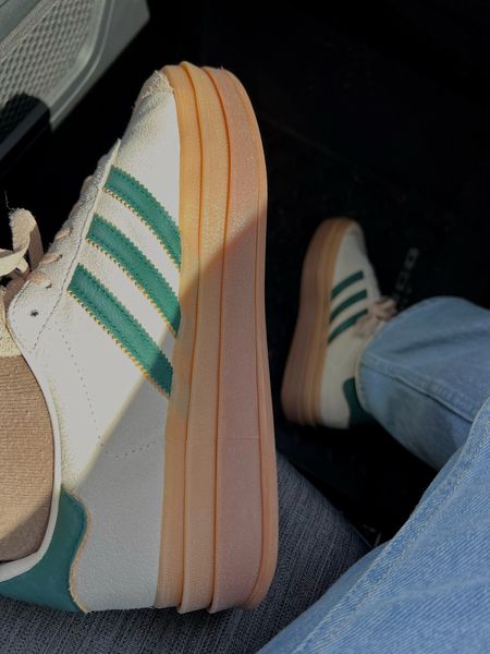 Adidas gazelle bold sneakers, women’s shoes, women’s sneaker, platform sneakers, cute shoes

Shoes run a little big, I got a half size down from my normal size. Wearing a 7.5

#LTKstyletip #LTKshoecrush