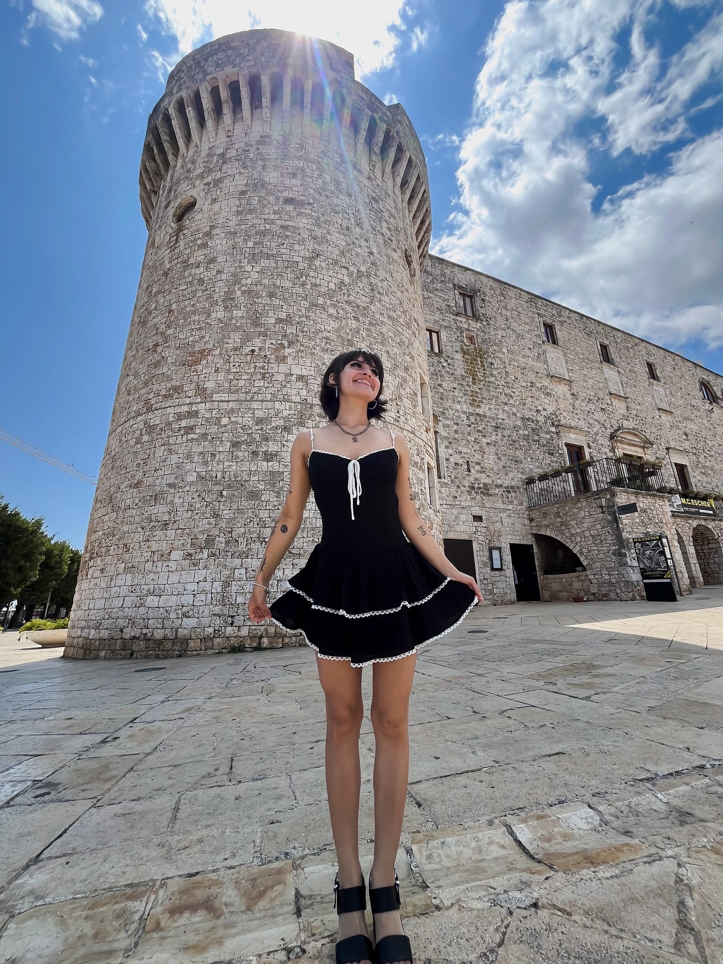 sunlight and cobblestones ☀︎⋆.ೃ࿔*:･
.
.
.
#polignanoamare #italy #conversano #eurosummer #eurofashion #outfitinspiration #summerfashion