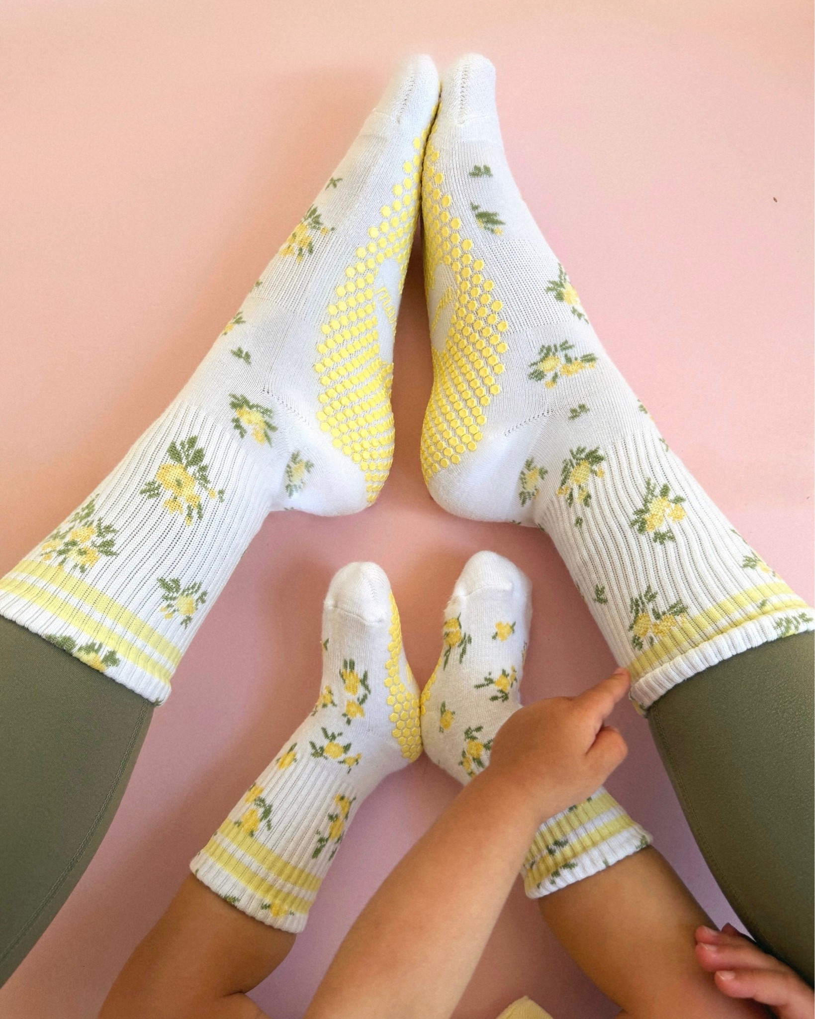 The sweetest matching “mommy and me” grip socks! Perfect for any new, expecting or toddler mama who wants to match with their mini 

PS: this is a super limited edition drop so once they’re gone, they’re gone!

🌼💛

#LTKMothersDay #LTKmomlife #LTKBaby