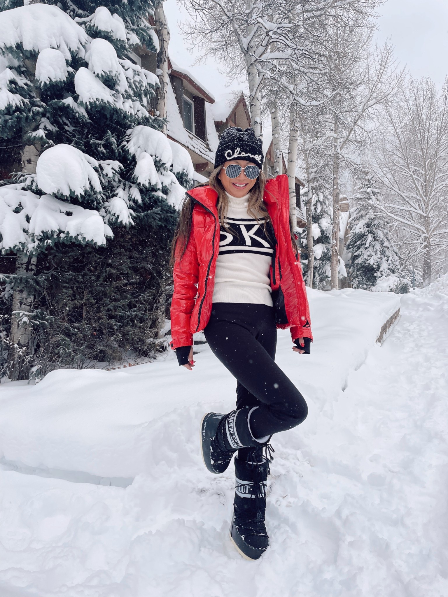 Red puffer on sale, apres ski style moon boots all a size small 

#LTKHoliday #LTKSaleAlert