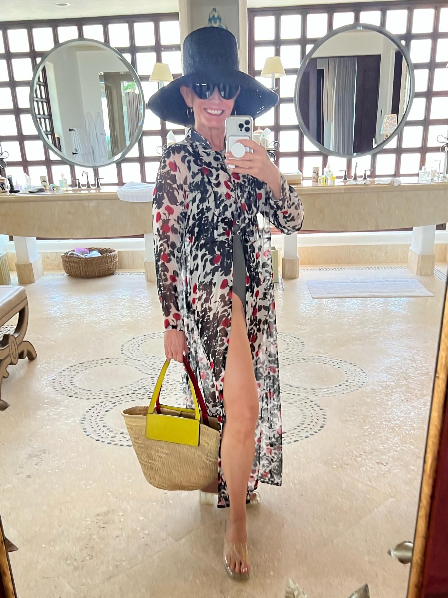 Pool day in Cabo. Loving this look!