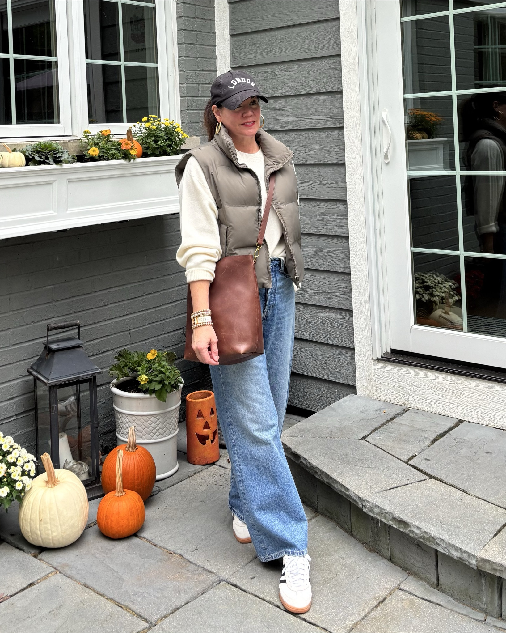 Love this casual & relaxed combo! This oversized cashmere sweater is so soft and comfy! Pair it with a puffy vest and a wider leg jean. 
