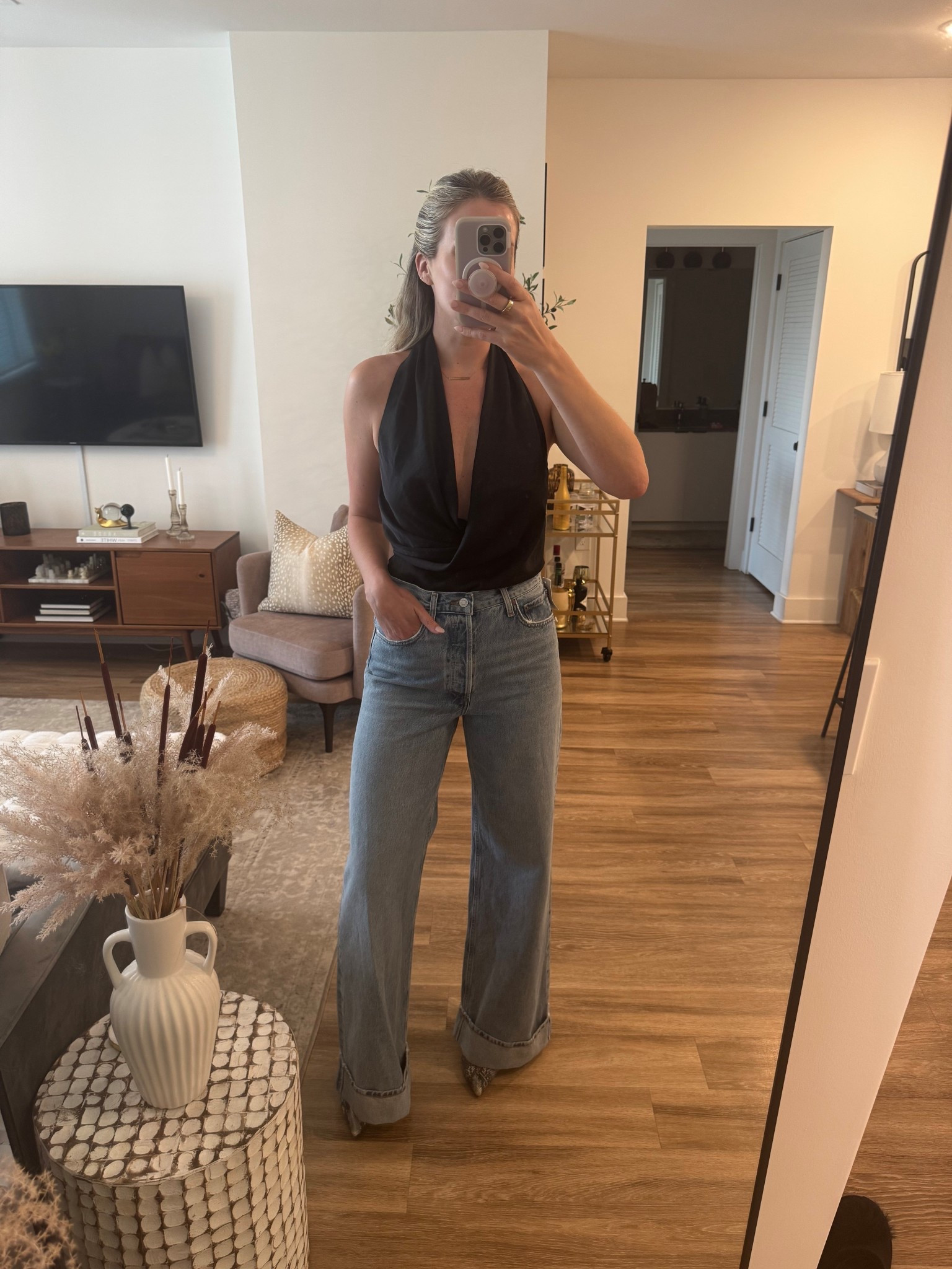 Aritzia sale!! 

Top XS (size down - runs really big) 
Jeans 26 (size way down - I’m normally a 27 or 28) 

These jeans are too short for me in heels but I’m 5’7” - these would be killer on anyone 5’5” or shorter 

#LTKStyleTip #LTKParties #LTKSaleAlert