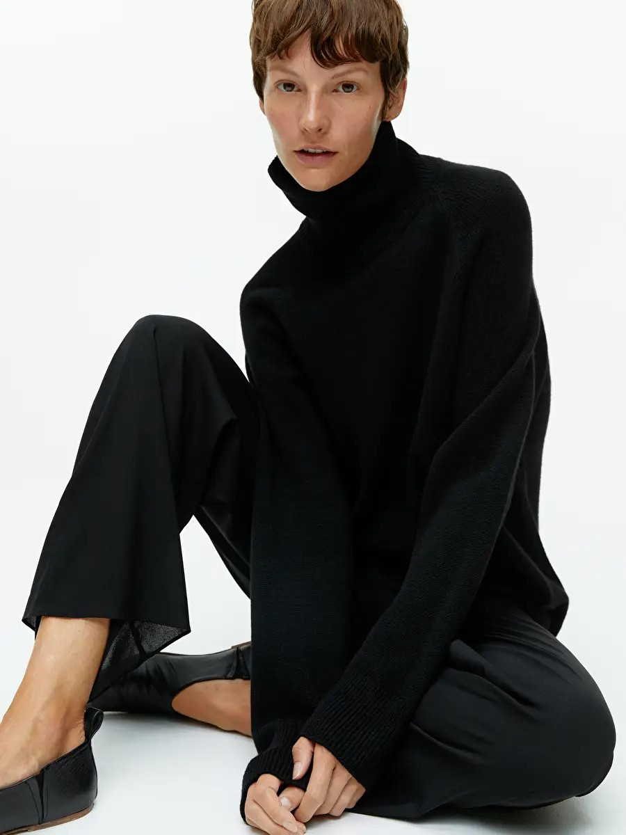 Raglan-Sleeve Cashmere Roll-Neck Jumper - Black - ARKET PL | ARKET (US&UK)