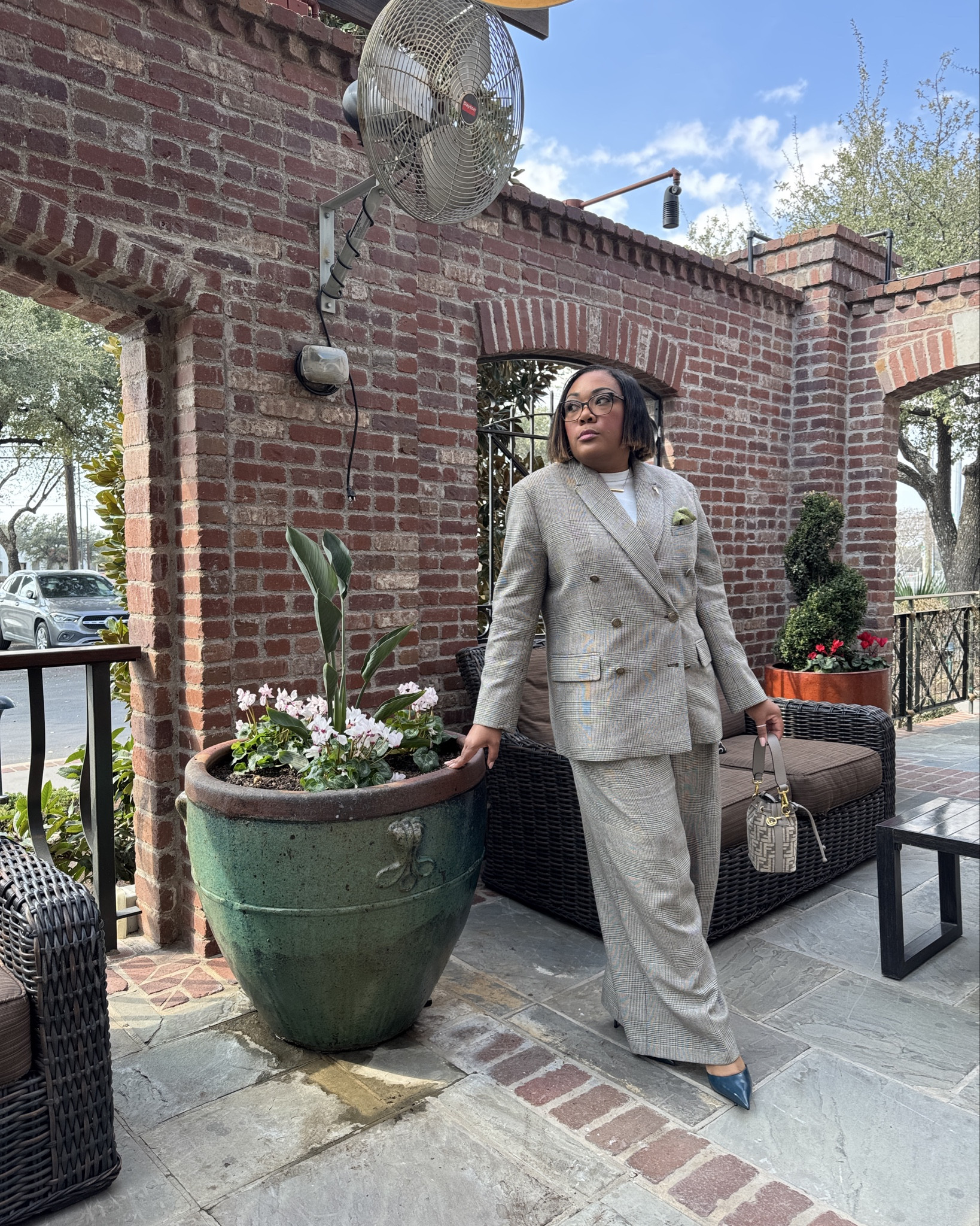 That look suits you 💋 I’m sharing some of my favorite tailored pieces .

#LTKOver40 #LTKTravel #LTKWorkwear