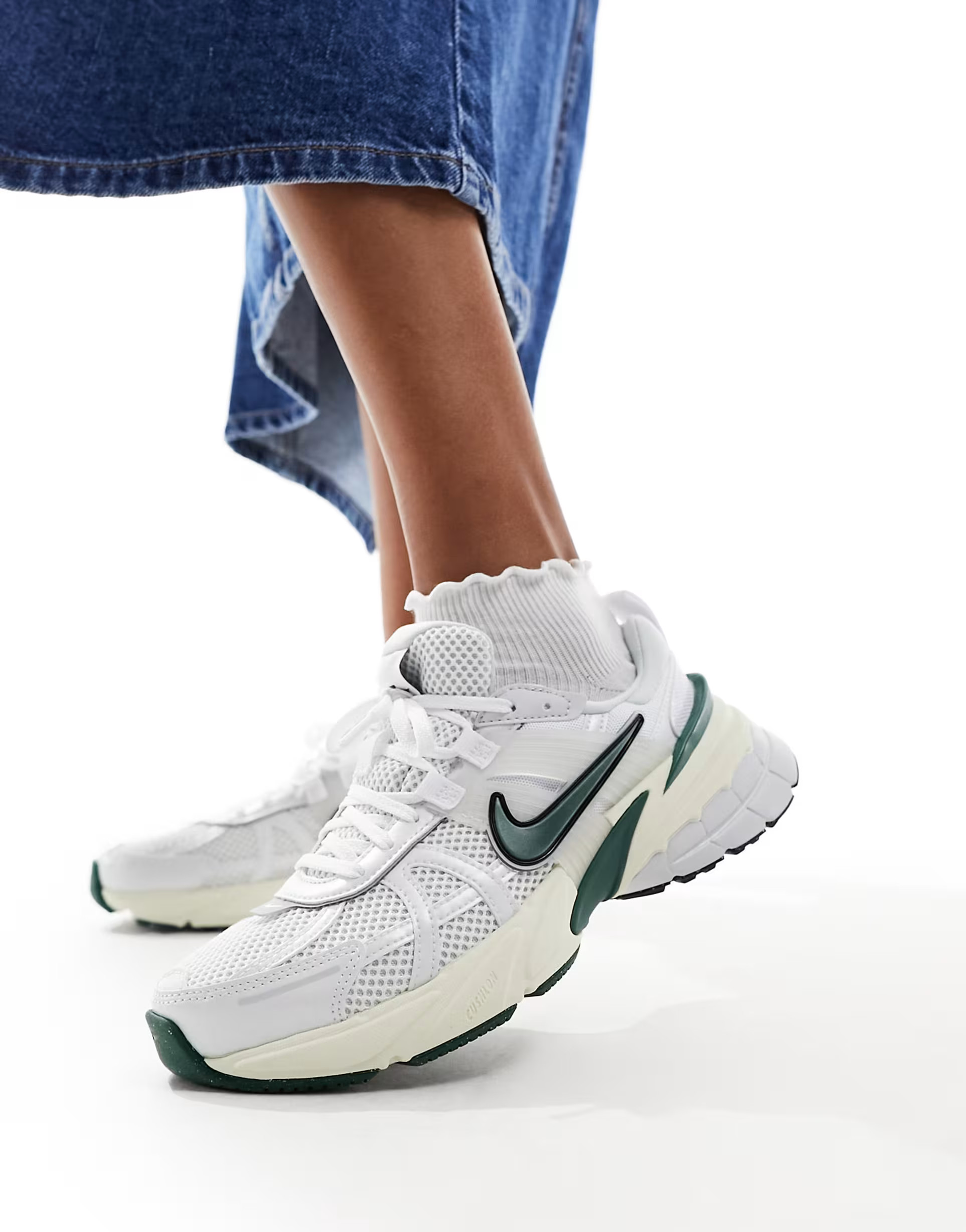 Nike V2K Run trainers in white and green | ASOS | ASOS (Global)