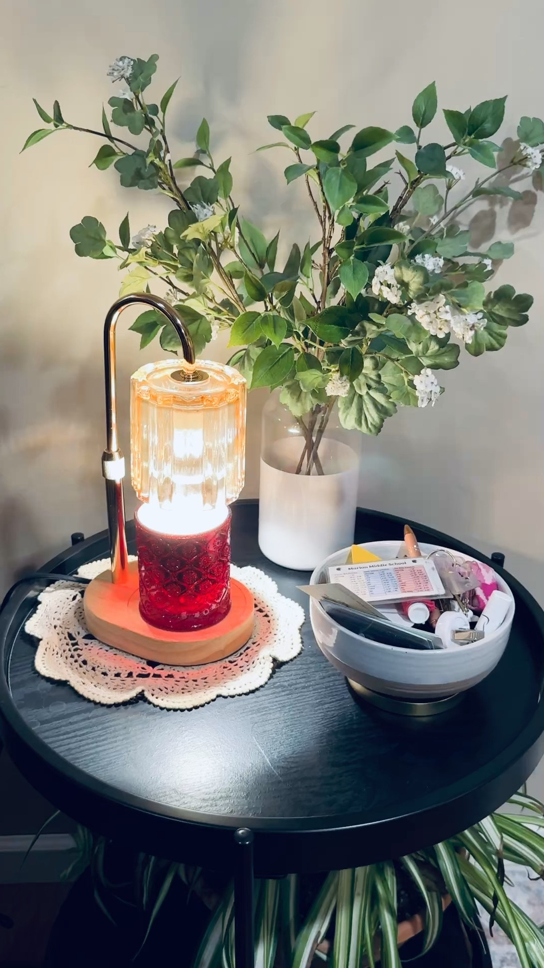 I love trying out new kinds of candles. This one smells so good & is really pretty, too! 

 