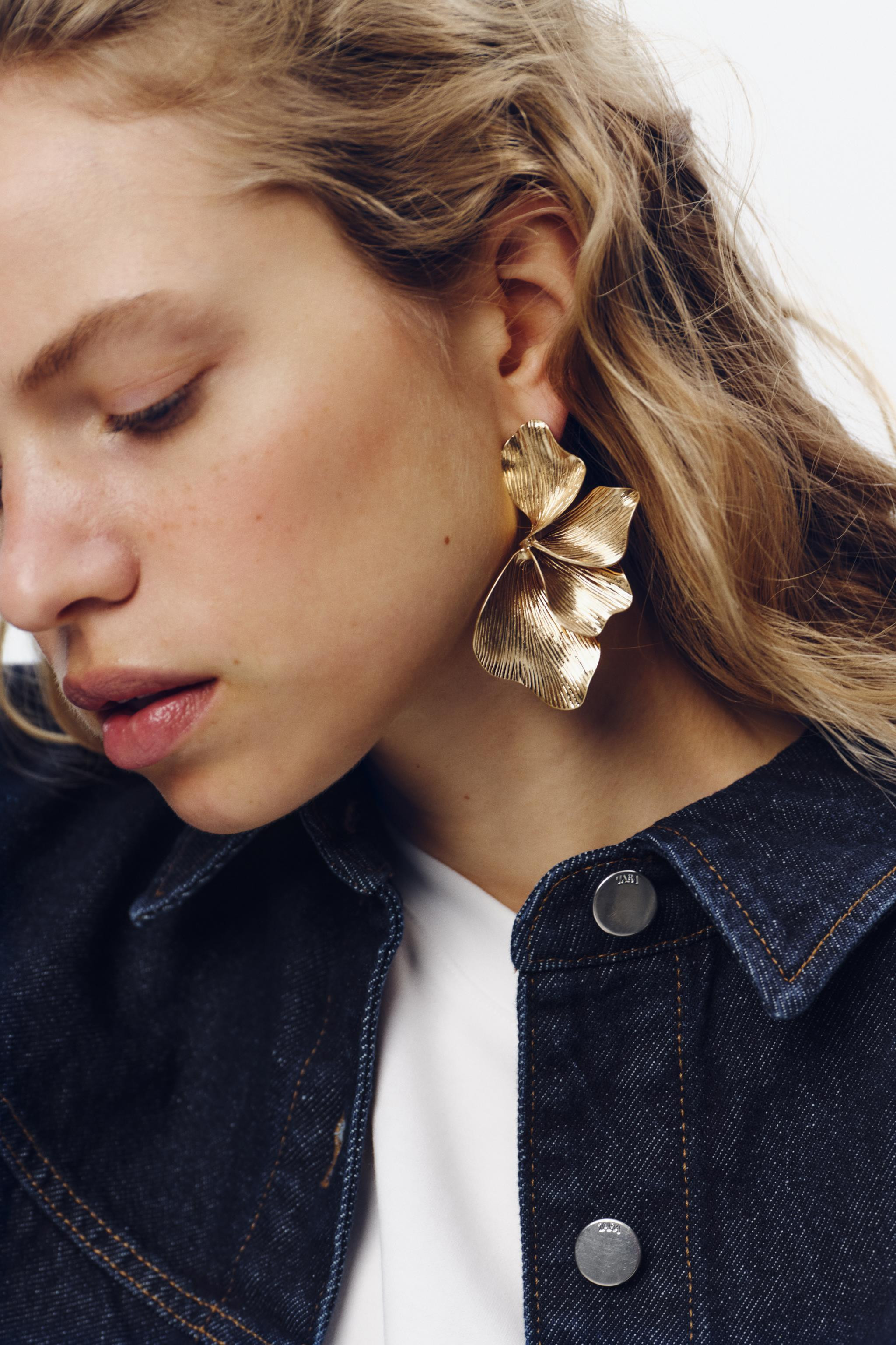 EMBOSSED FAN EARRINGS | Zara UK