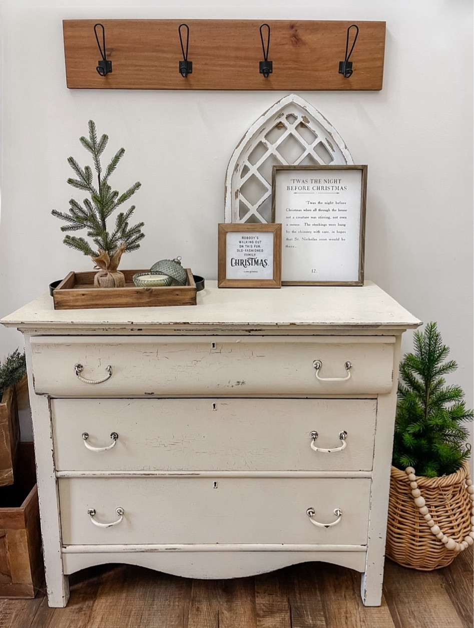 Holiday home decor, Christmas decor, home decor, 

#LTKhome #LTKSeasonal #LTKHoliday