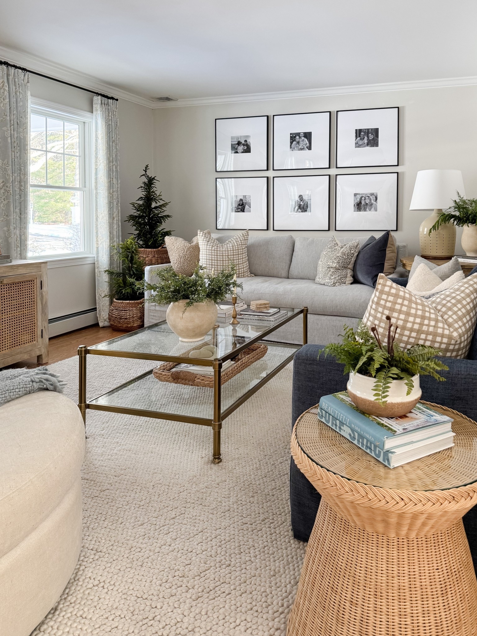 Cozy Living Area 

Neutral home  Home design  Coastal home  Trending home decor  Home styling  Living area gallery frames

#LTKHome