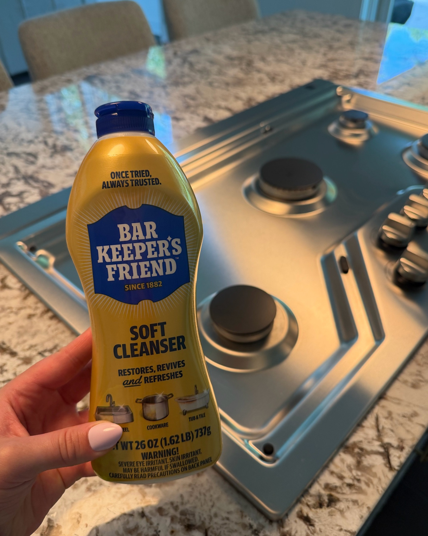 I love my Café Appliances, BUT the one thing that has always bothered me is the stainless steel on the gas cooktop. It’s impossible to clean without leaving marks or streaks no matter what I used to clean it— and I tried it all. It’s incredibly frustrating and I’ve heard this from other people too. I decided to try Bar Keeper’s Friend after remember how my sister used it for something and OMG. The results speak for themselves. I am AMAZED.🤯🤩 Not only is it streak-free, it looks like the day it got delivered.