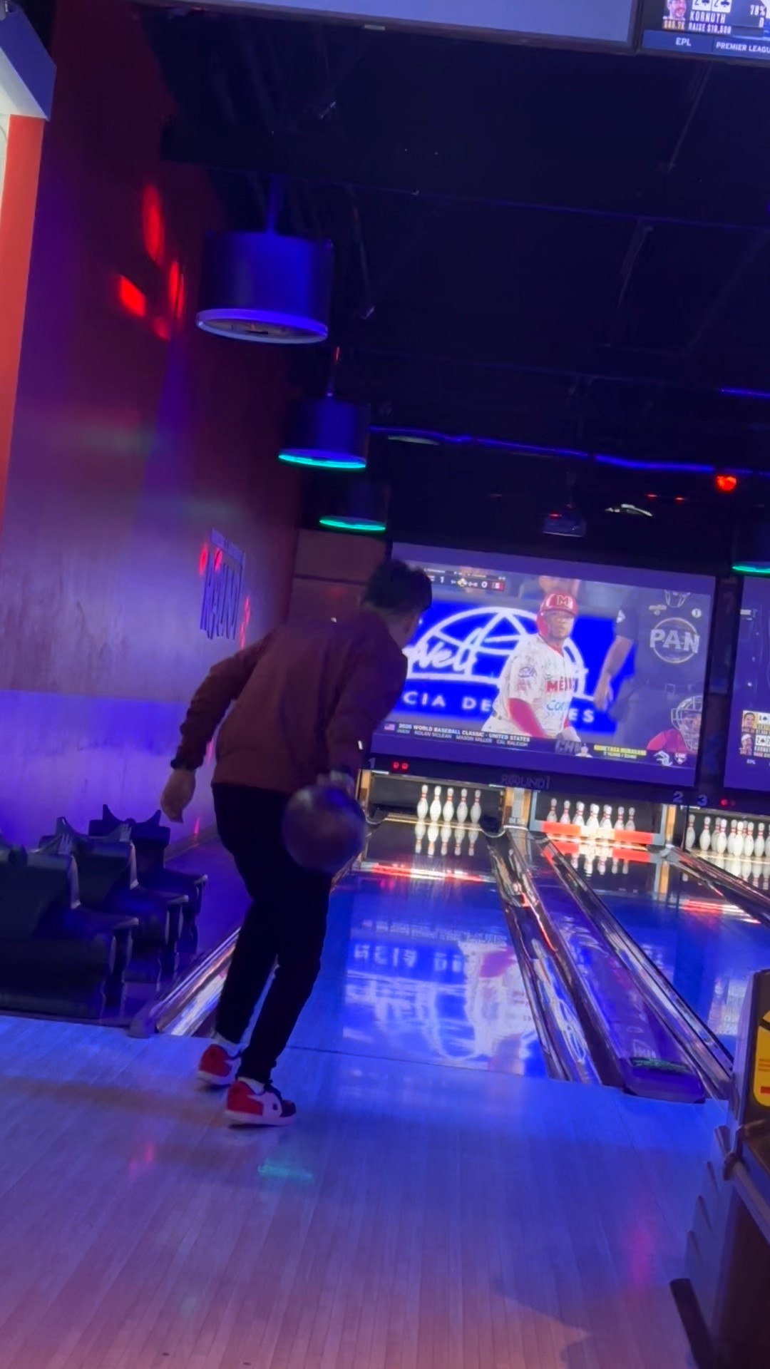 #bowlingnight #weekendfun #casualvibes #nightout #goodtimes #socialnight #laidback #funwithfriends #lifestylemoments

#LTKMens #LTKActive #LTKfitnessgoals