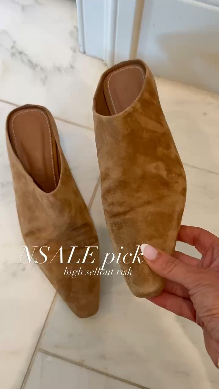 One of the most versatile shoes in the sale. Comfortable enough for all day wear and pairs effortlessly with both cropped and long denim.