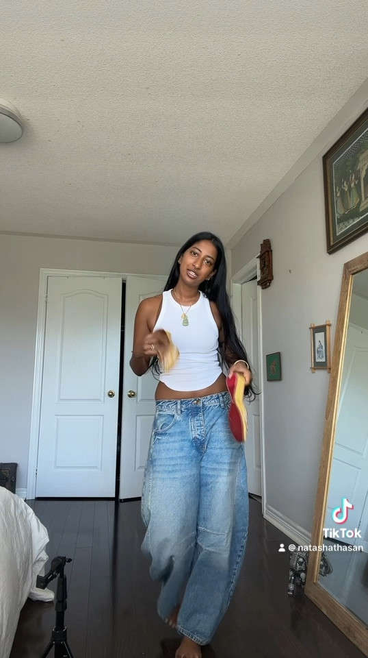 barrel jeans
i'm wearing size 27 and they feel perfect 😩💛