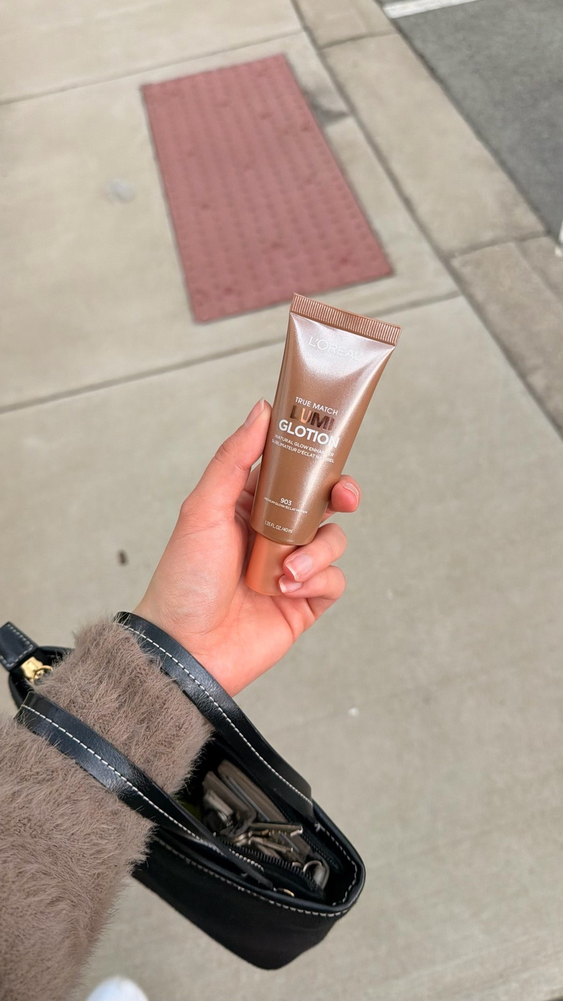 ✨ My Daily Glow Secret: L'Oréal Lumi Glotion ✨
If you’ve been following me for a while, you know I am absolutely obsessed with fresh, radiant, and sun-kissed skin. Well, today I’m finally sharing my ultimate holy grail! 🤫👇
I am completely hooked on the L'Oréal True Match Lumi Glotion in the shade 903 Medium. It has officially earned a permanent, non-negotiable spot in my daily routine for one simple reason: it gives me that instant, effortless "just got back from Cabo" radiance. ☀️🌊
Why It Fits Perfectly Into My Routine
What I love most about this product is how incredibly versatile it is. The formula is lightweight, super hydrating, and delivers a stunning, lit-from-within glow without feeling greasy or looking glittery.
Here is how I love to wear it:
• As a Primer: I apply it all over before my foundation to give my base a beautiful, luminous boost.
• On Its Own (My favorite everyday look): On no-makeup days, I just smooth this all over my face. This specific shade (903) is pure magic because it makes me look a little more bronzed, instantly warming up my complexion and evening out my skin tone.
• As a Liquid Highlighter: Just dab a tiny bit onto the high points of your face (cheekbones and the bridge of your nose) over your makeup for a gorgeous pop of light.

💡 Pro Tip: Mix a tiny drop of it into your favorite daily moisturizer for the ultimate subtle, effortless glow.

If you are looking to wake up dull skin and get that perfect, healthy-looking bronze (without the sun damage!), this drugstore gem is an absolute 10/10. 🏆 @ulta

#LTKgrwm #LTKselfcare #LTKBeauty