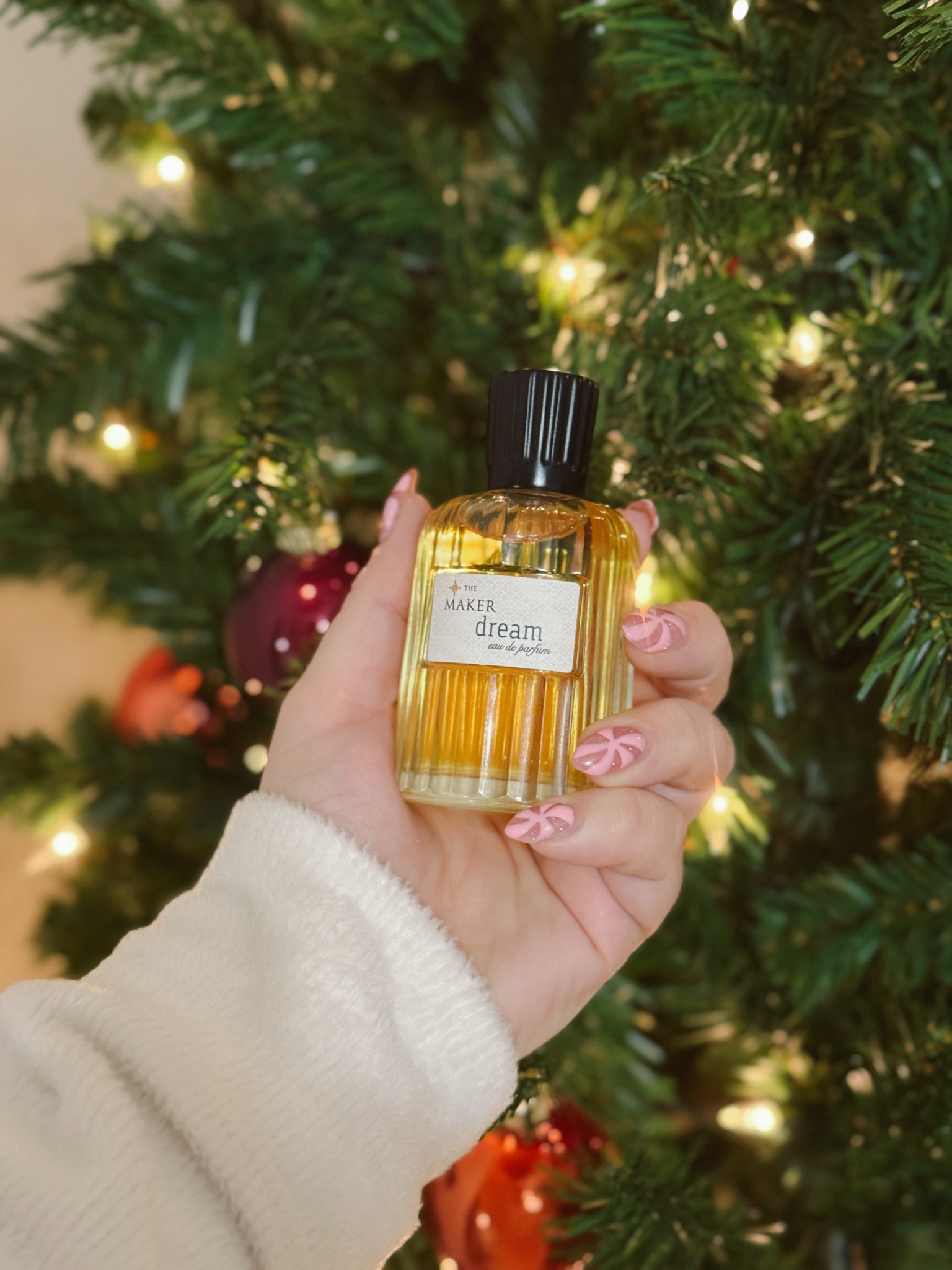 I cannot stop wearing this fragrance. It’s cozy, nostalgic, and the perfect blend of vanilla and bourbon for winter. If you’re looking for a scent that feels like a warm hug on a cold day, this is it!

#LTKBeauty #LTKGiftGuide
