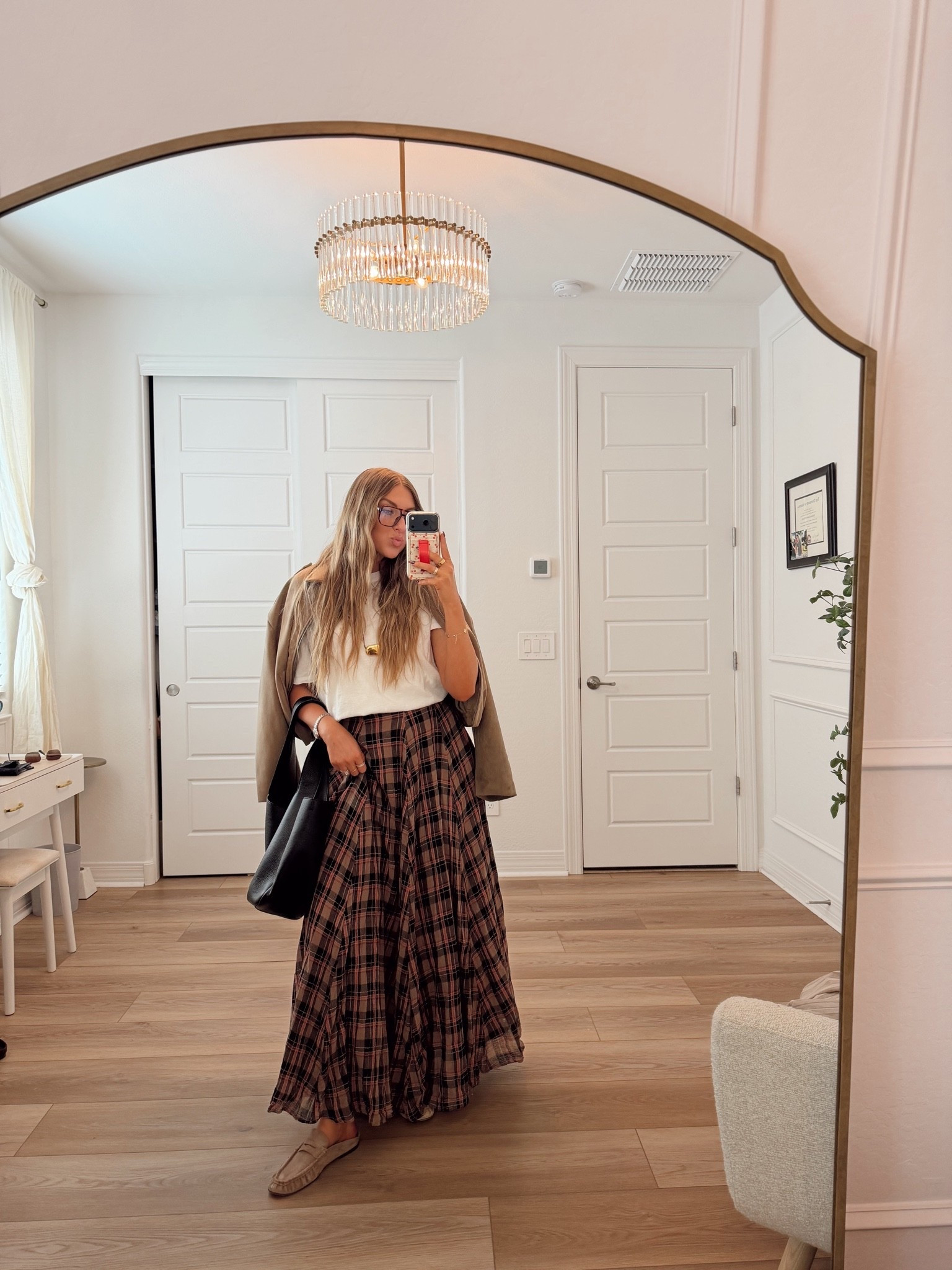 Fall outfit inspo! Love this plaid maxi skirt