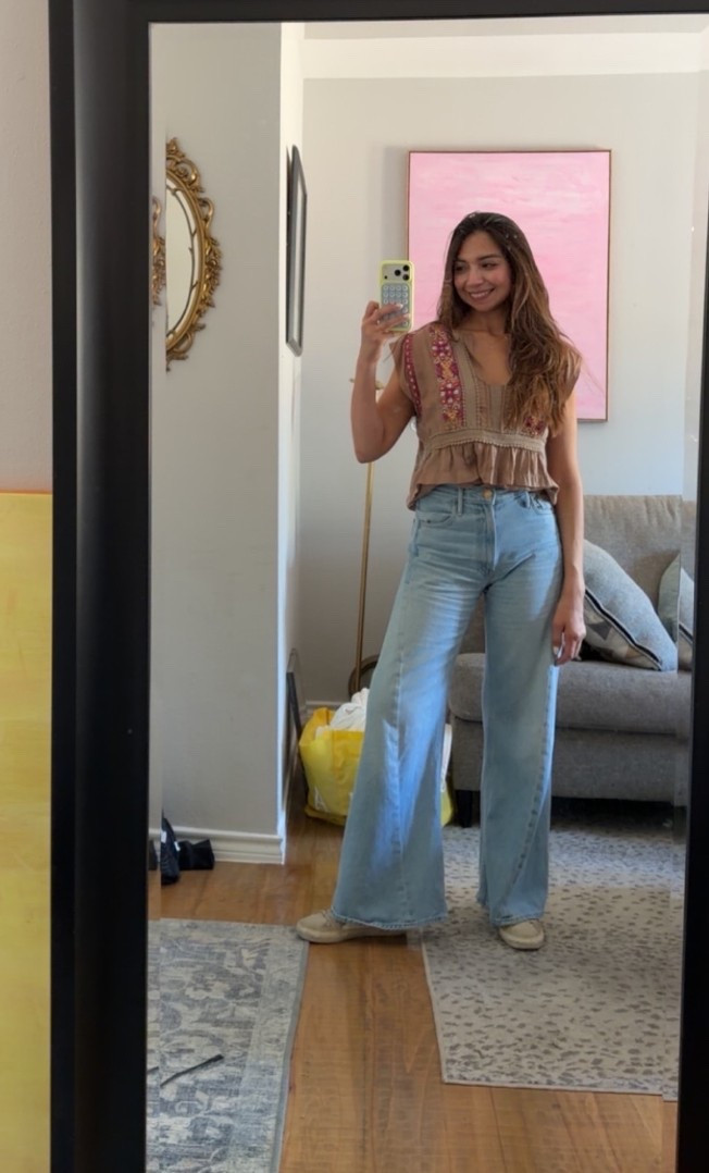 My favorite jeans at the moment! Mother, the lemon twist 🍋 jeans. I love how wide they are at the bottom but oh so flattering and not too long for petite short girls! I’m wearing size 24. I recommend sizing down. I’m usually a size 25. Wearing light washed. Also linked the darker wash. My top is old Anthro and can’t link.