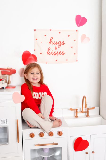 Kids Valentine’s Day Play Kitchen

Hunny prints / little sleepies play / teamson kids / cotton on kids USA / Valentine’s Day kids outfit / Valentine’s Day decor 

#LTKkids #LTKSeasonal #LTKhome