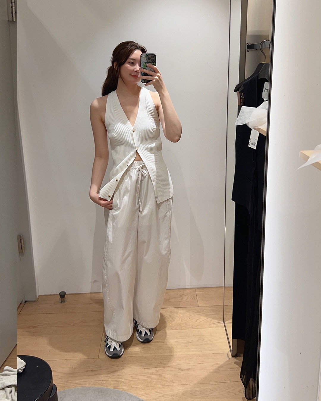 COS 
10OFF PROMOTION CODE: MAY10

🤍리브 니트 브이넥 웨이스트코트 S
Product no. 1221942001

🤍니트 웨이스트코트 XS
Product no. 1231948001

🖤타이 프런트 웨이스트코트 34
Product no. 1221494001


#LTKAsia #LTKstyletip #LTKU