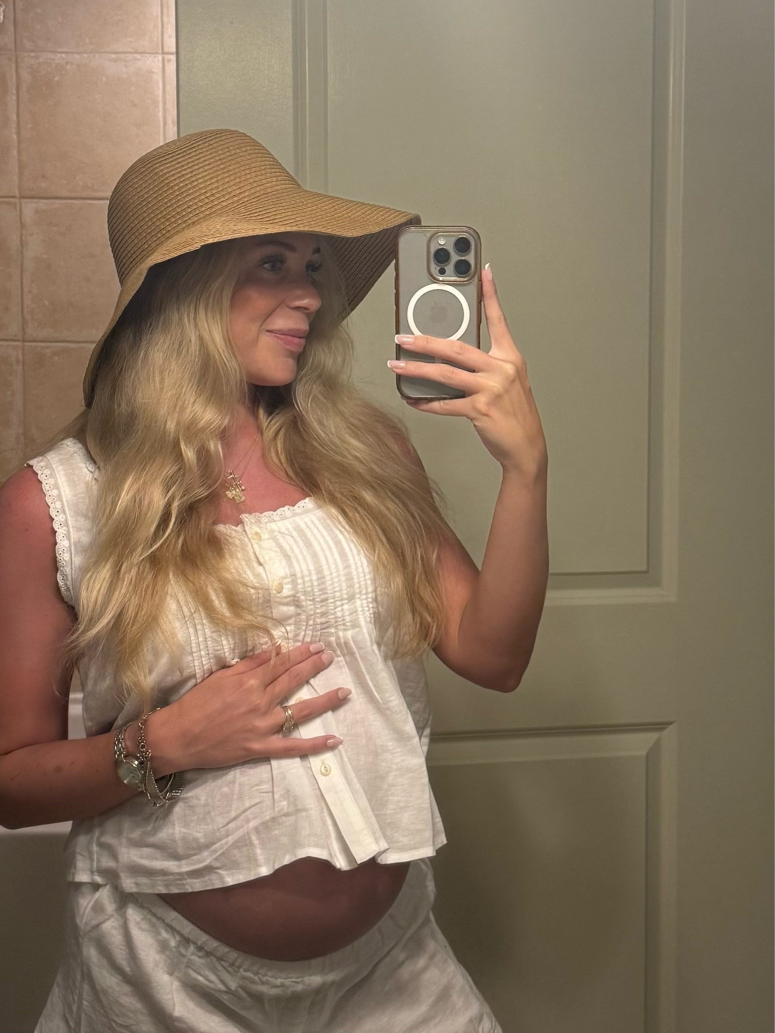 LOVED this set for a beach look! 

Beach Outfit
Bump outfit
Aerie 
J.Crew

#LTKBump #LTKootd #LTKmomlife
