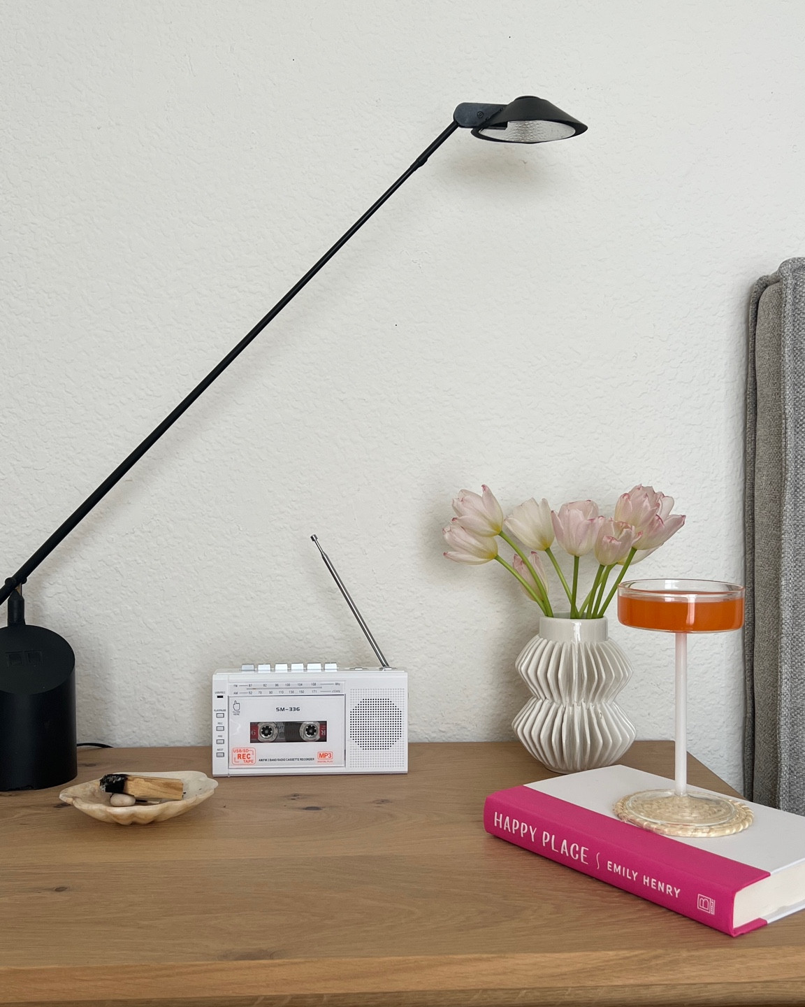 Feeling so nostalgic with this tape player/radio 🤍