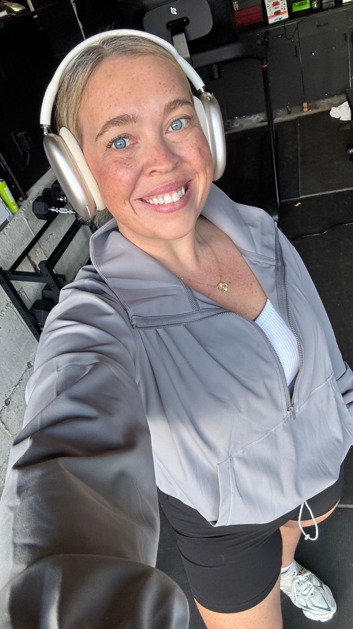 Today’s Gym OOTD 🩶🤍 wearing an XL in both! 

#LTKMidsize #LTKActive #LTKFindsUnder50