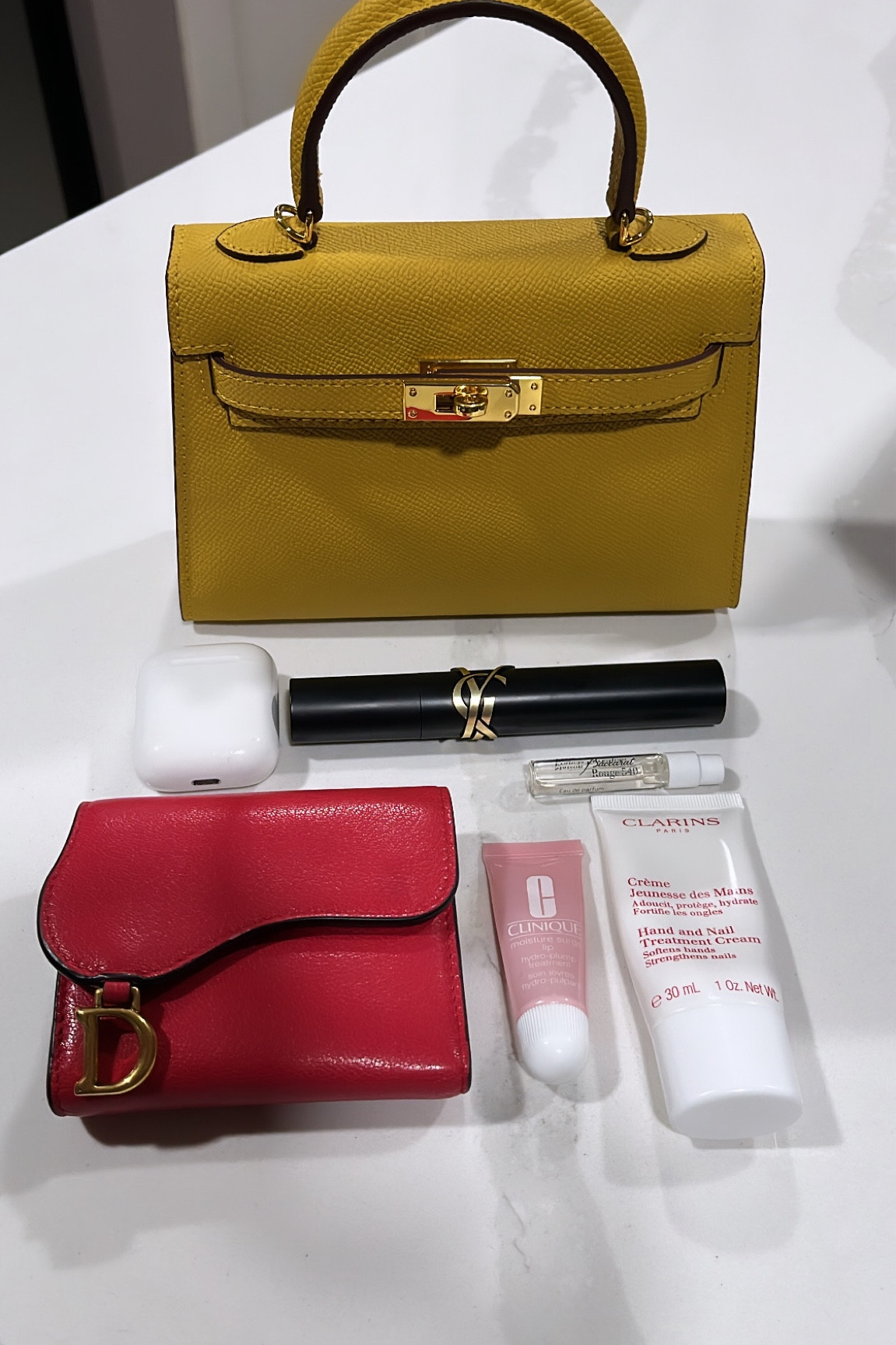 What’s in my itty bitty bag?! All items are great little gifts for you or someone special🎁

#LTKGiftGuide #LTKbeauty #LTKstyletip