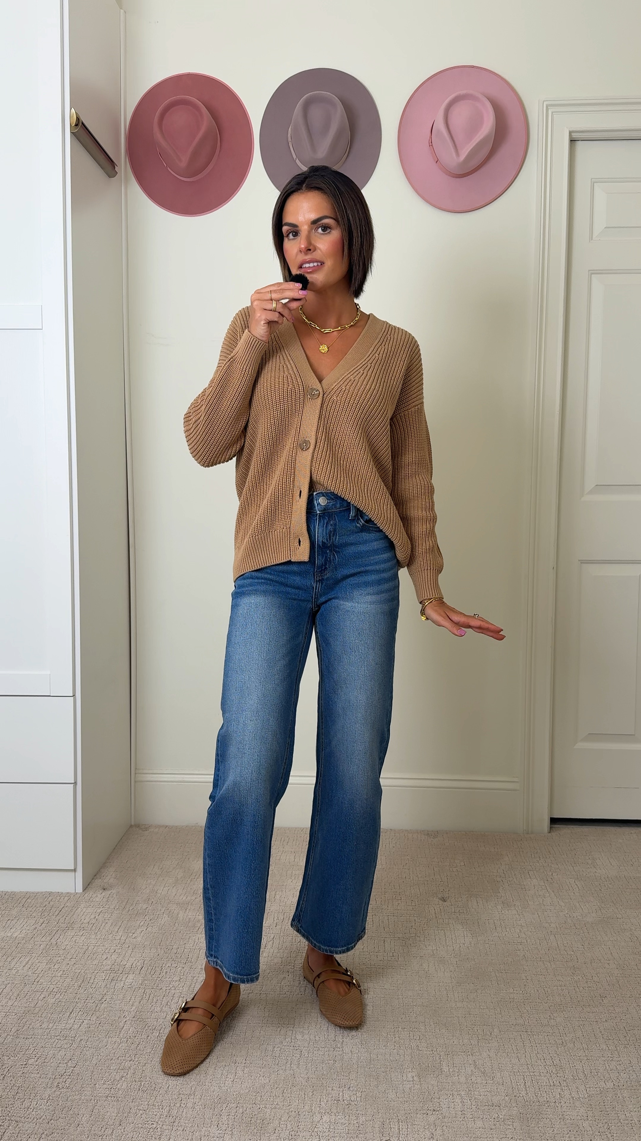 doing a little @onequince try on!!! Everything is such great quality and so affordable! Wearing size 26 in the jeans, size XS in the tops, size XS in the leggings and size small in the workout tops! #quincepartner 
