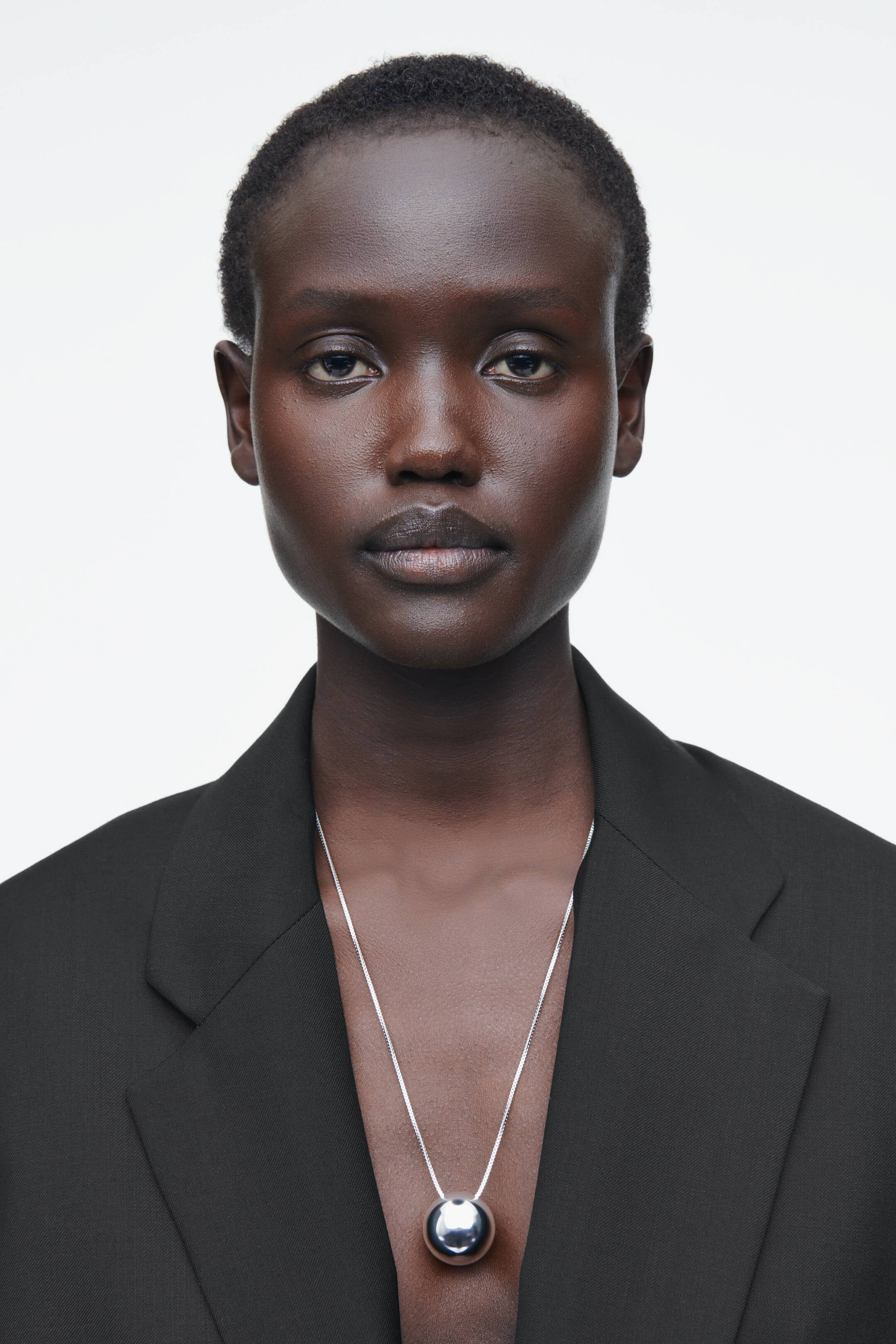 KETTE MIT KUGELFÖRMIGEM ANHÄNGER | H&M (DE, AT, CH, NL, FI)