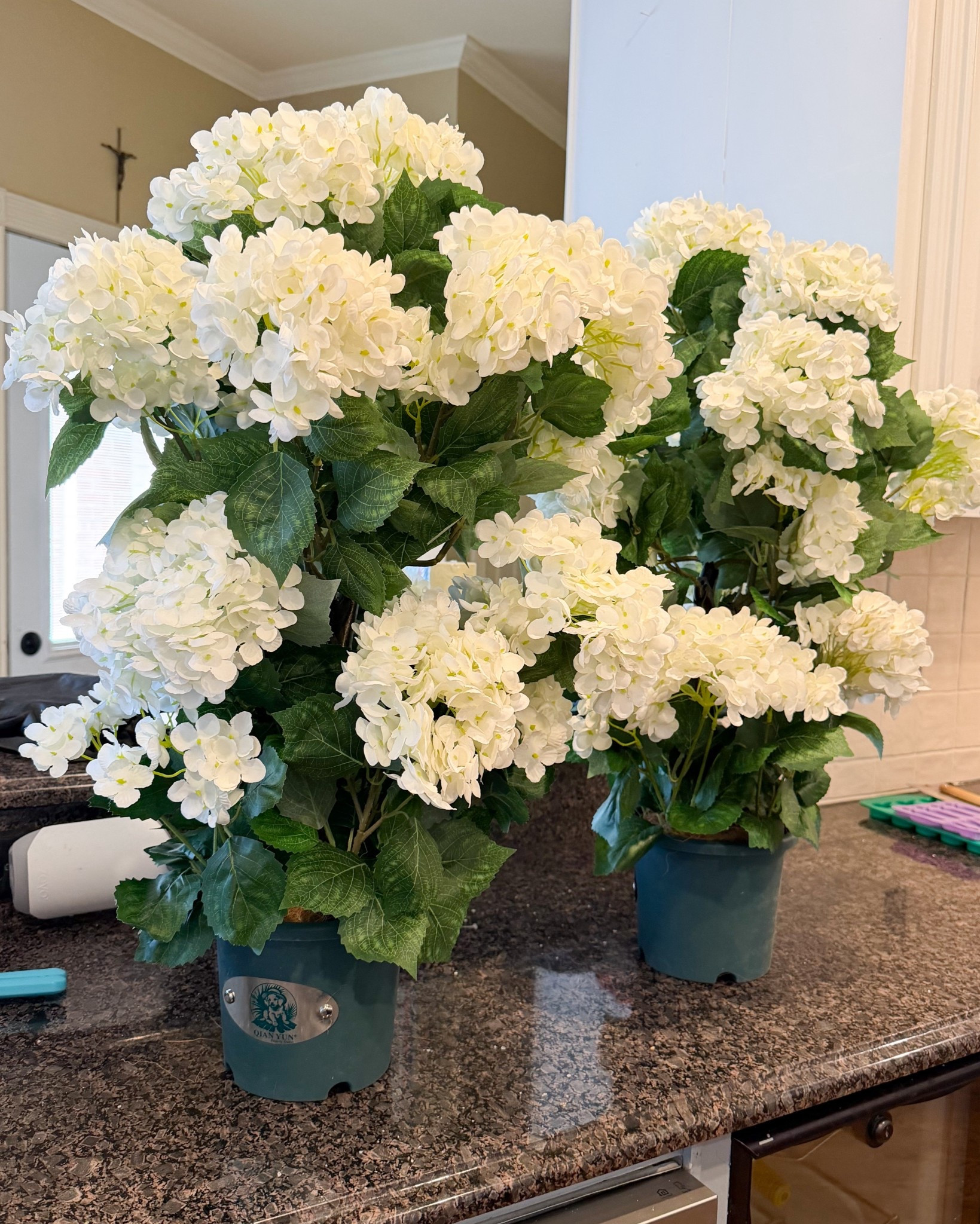 These faux hydrangeas are so good 👏
Perfect spring front porch refresh find

#LTKHome #LTKSpringSale