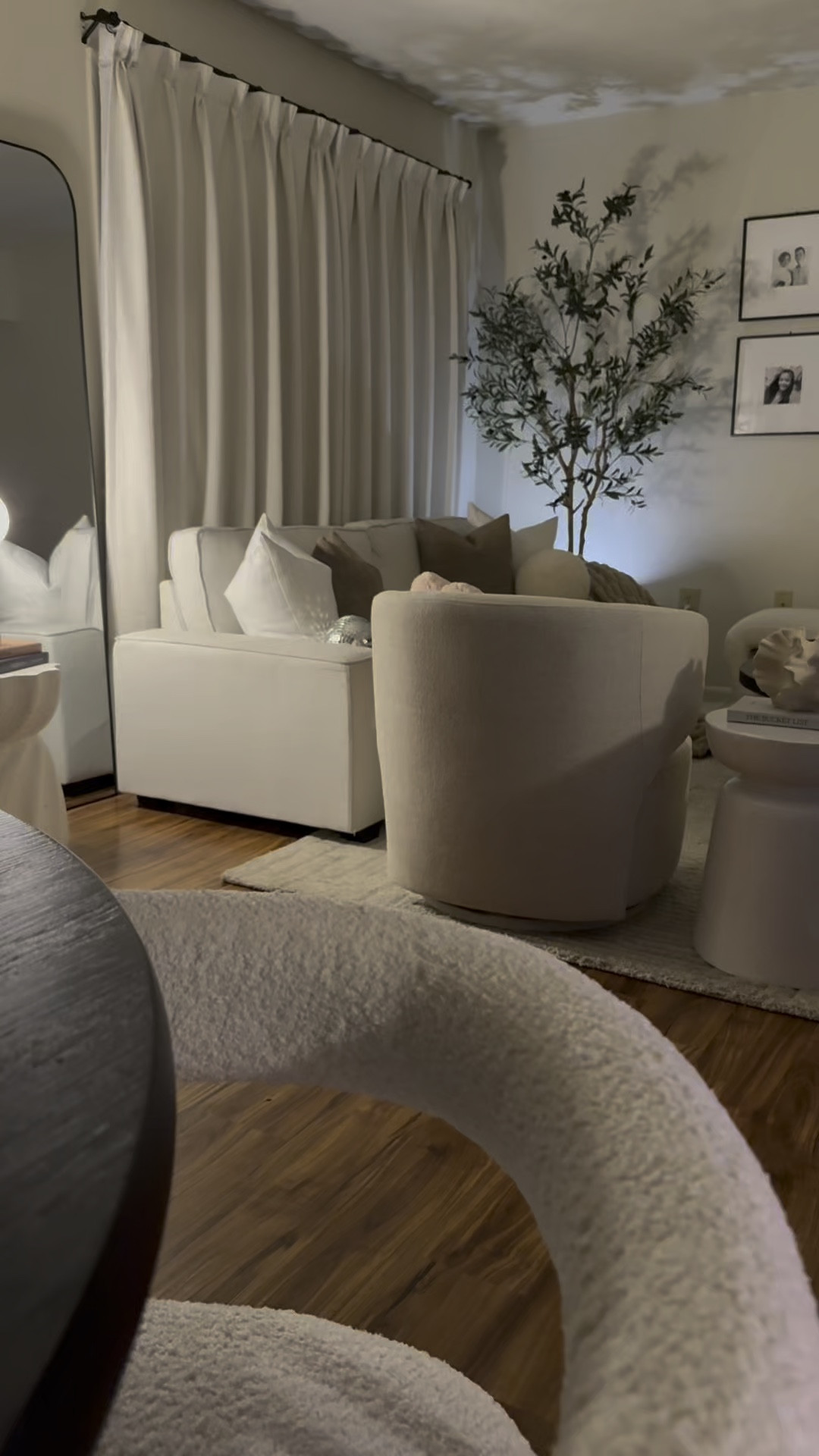 Living room🤍👵🏻✨🪽🪄

#LTKHome #LTKU