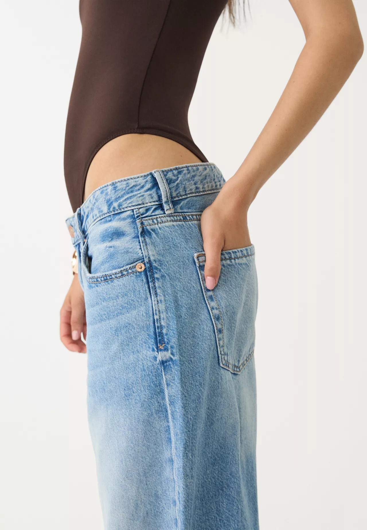 Body aus Polyamid mit Kastenausschnitt | Stradivarius DE