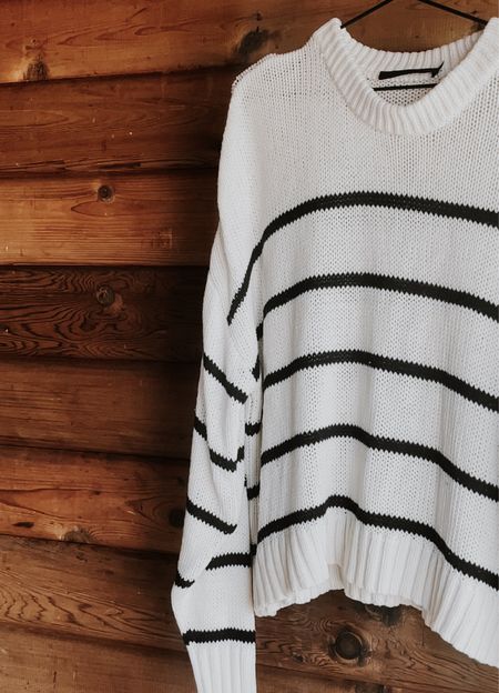 Best summer stripe knit sweaters and jumpers from Jenni Kayne, sezane, la linge, and more! Black white navy white stripes. Summer sweaters, summer knits  
