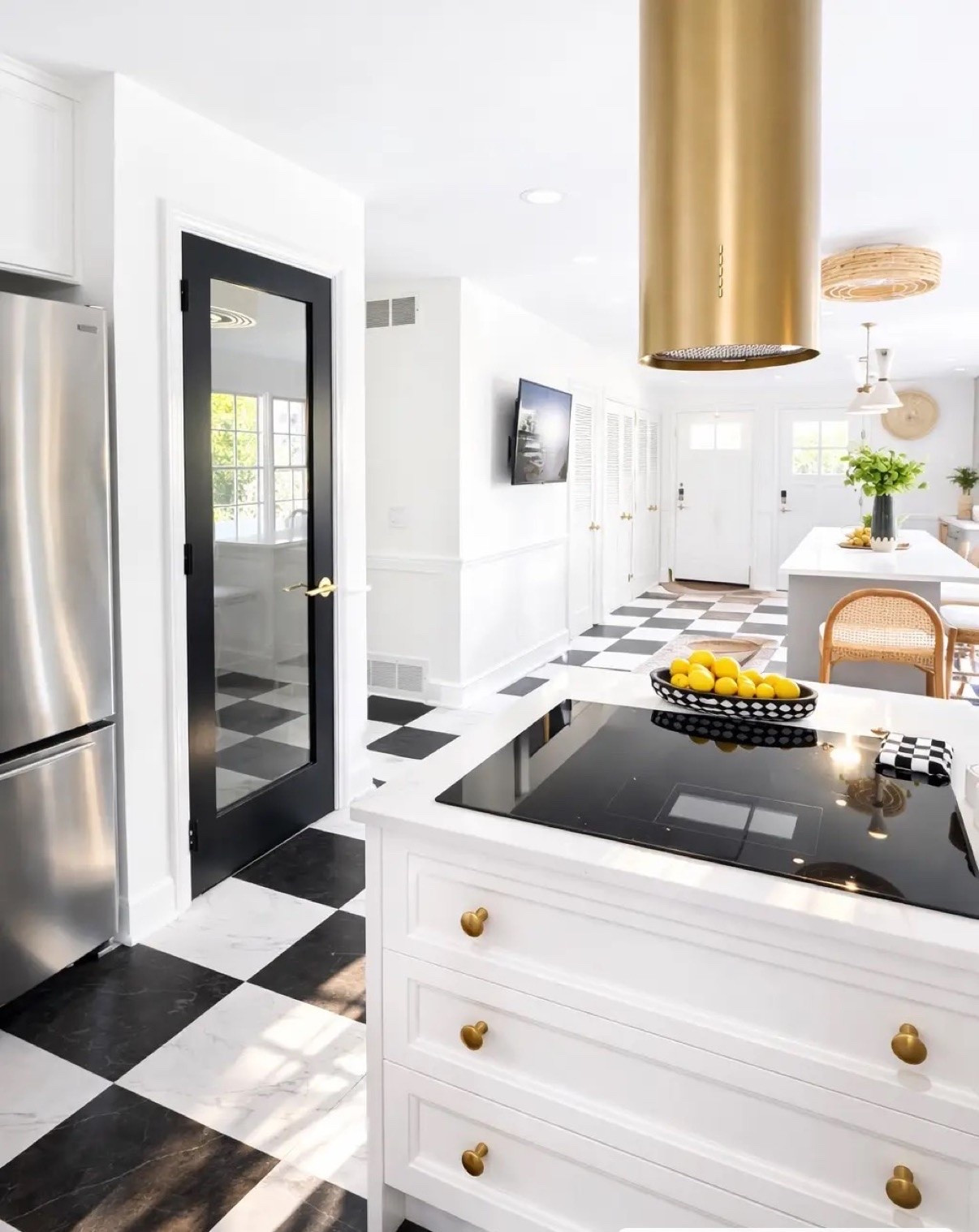 Some of my favorite kitchen pieces, hardware and little style winks 😉 Links below 🖤

#LTKHome #LTKdayinmylife #LTKmomlife