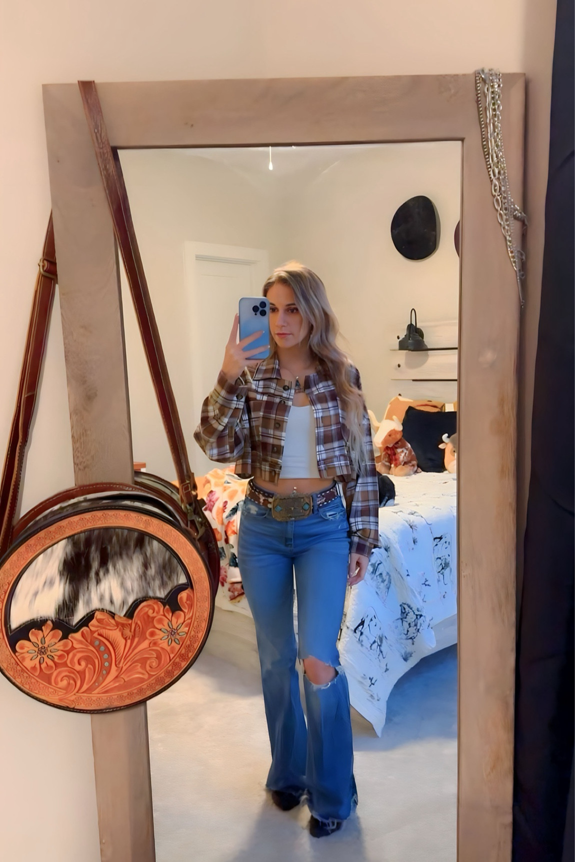 Unfortunately this exact flannel is no longer for sale but I found similar ones for y’all - use code ALYSSA20 on Willow to save
