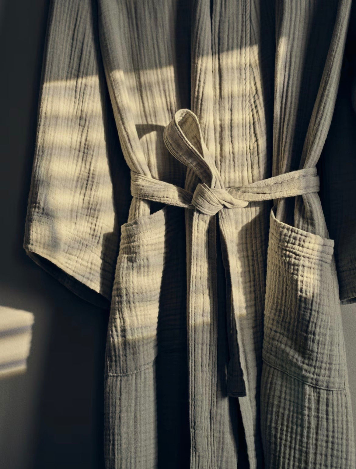 De zachtste mousseline ochtendjas. Perfect voor de zomer. Valt goed op maat tot ruim. 



#LTKnederlands #LTKeurope #LTKhome