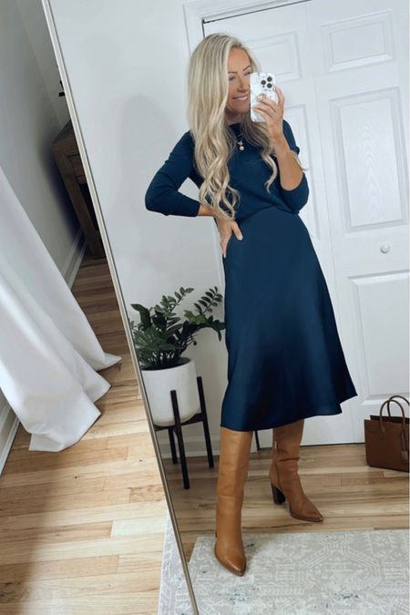 Workwear with boots
Navy blue slip skirt
Monochromatic work outfit 

#LTKworkwear