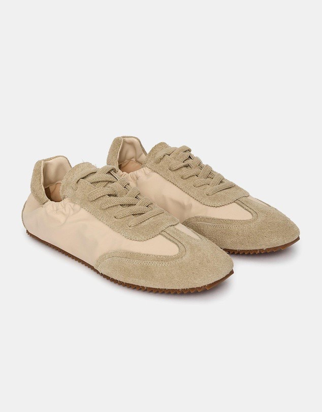 New in from ARKET🤍

Put onto these by a lovely follower who knows I’m always on the hunt for a great slimline, minimal sneaker.

Ticking every box — and the price? Even better.

#LTKaustralia #LTKautumn #LTKover50style