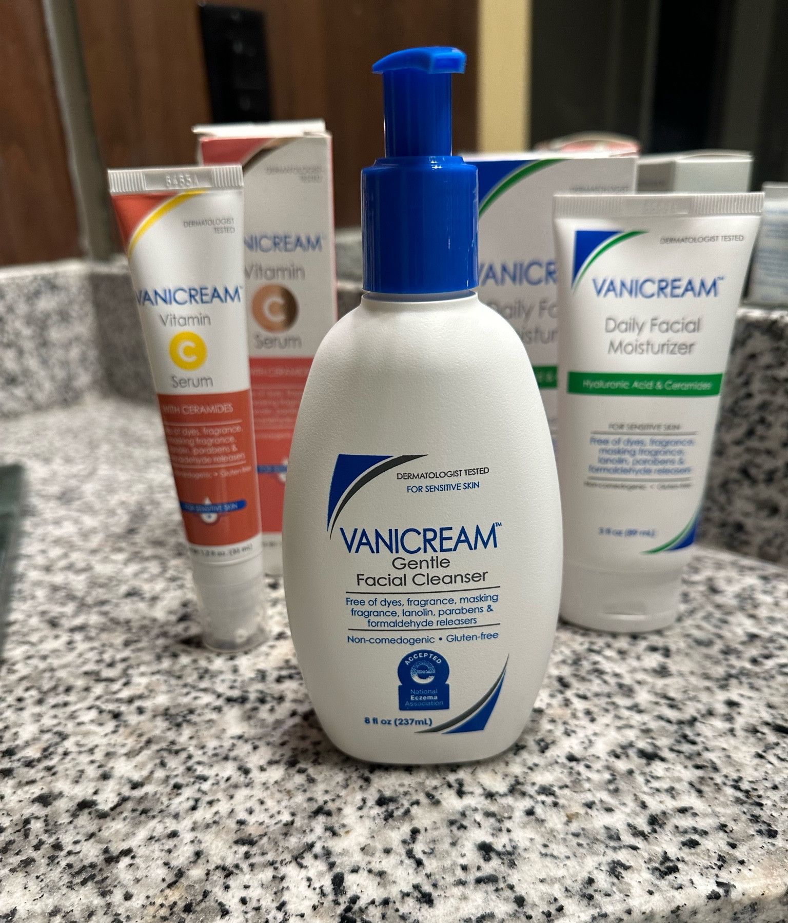 Daily facial must haves to cleanse and moisturize my face.

This is great for anyone with sensitive skin such as myself. 


#facial #moisturizer #beauty #trending #skincare #vanicream 

#LTKFind #LTKbeauty #LTKfamily