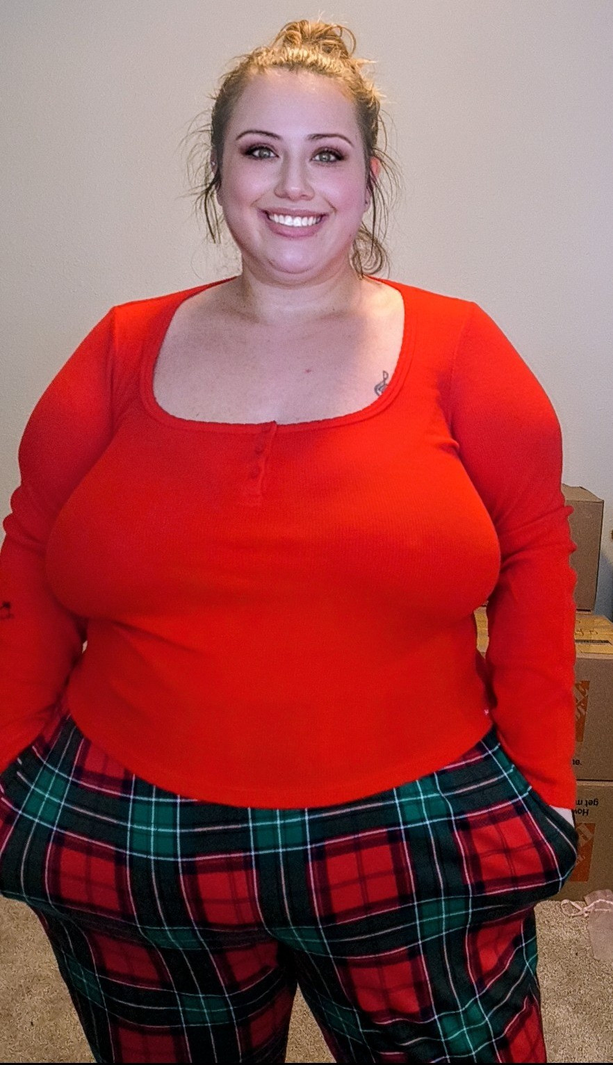 The perfect red crop top from Victorias Secret PINK! 

#LTKPlusSize #LTKFindsUnder50 #LTKHoliday