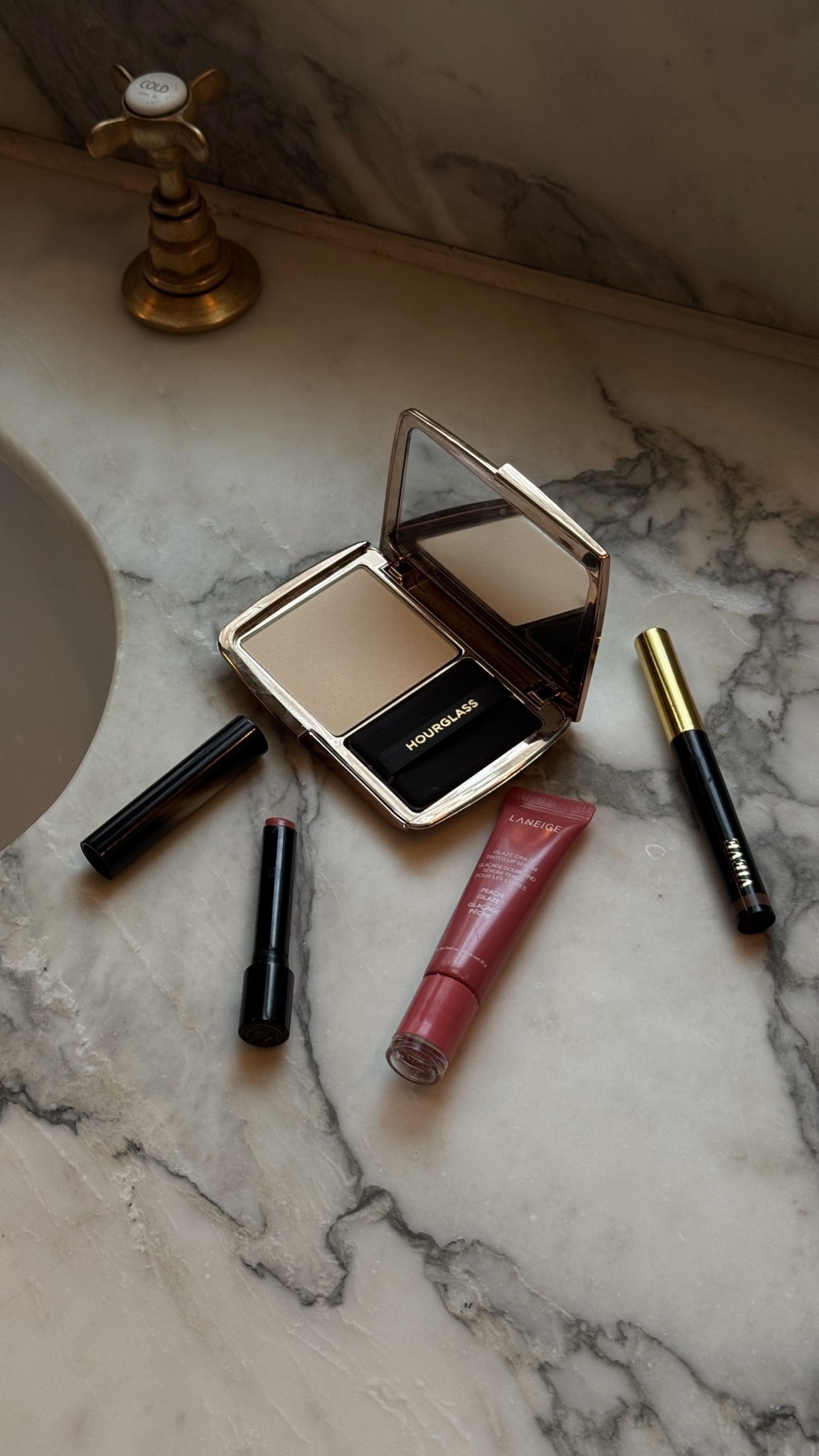 Handbag essentials for touch ups on the go! 

#LTKeurope #LTKbeauty