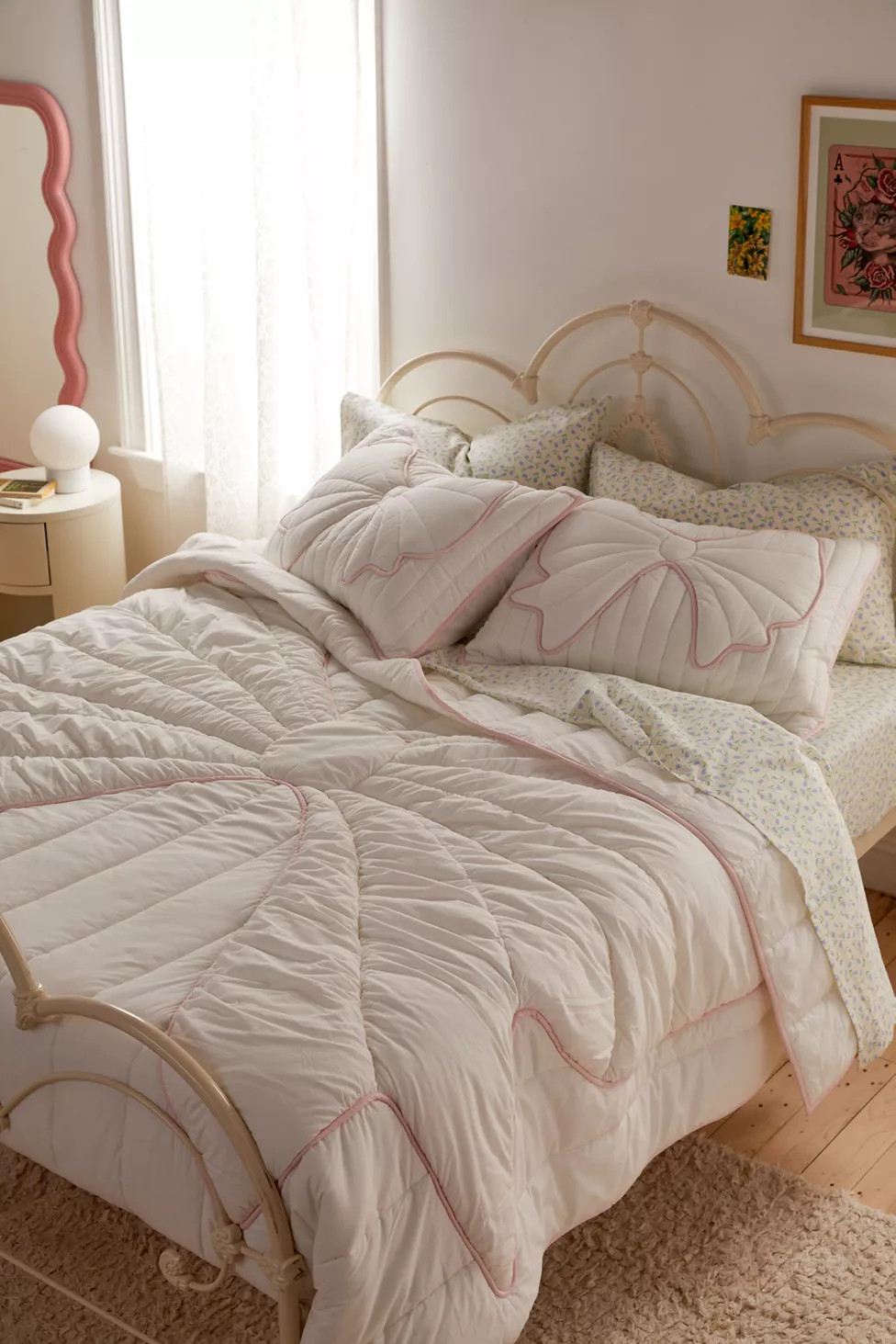 Big Bow Comforter | Urban Outfitters (US and RoW)