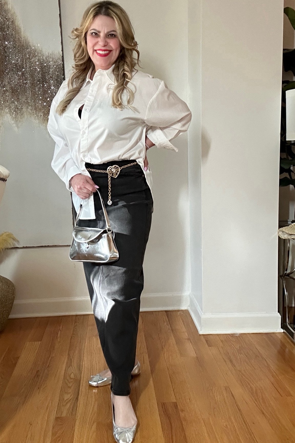 Never goe out of style. The denim material of the skirt adds a touch of casualness to the outfit, while the white blouse adds a touch of sophistication. This versatile outfit can be dressed up or down depending on the occasion and is a wardrobe staple for many fashionistas.